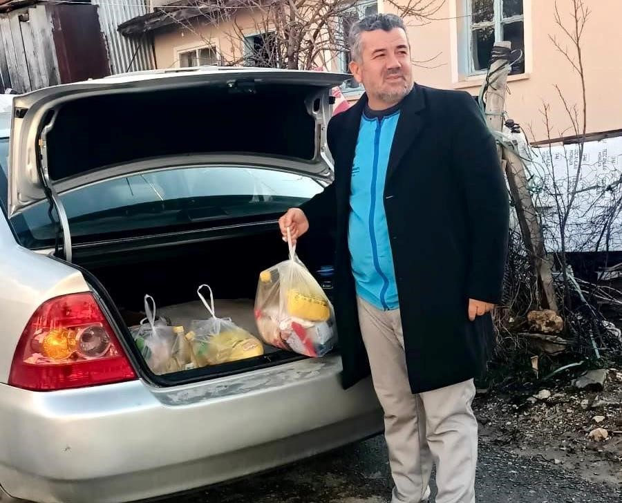 Hisarcık’ta fedakâr imam kapı kapı dolaşıp ihtiyaç sahiplerine yardım ulaştırıyor
