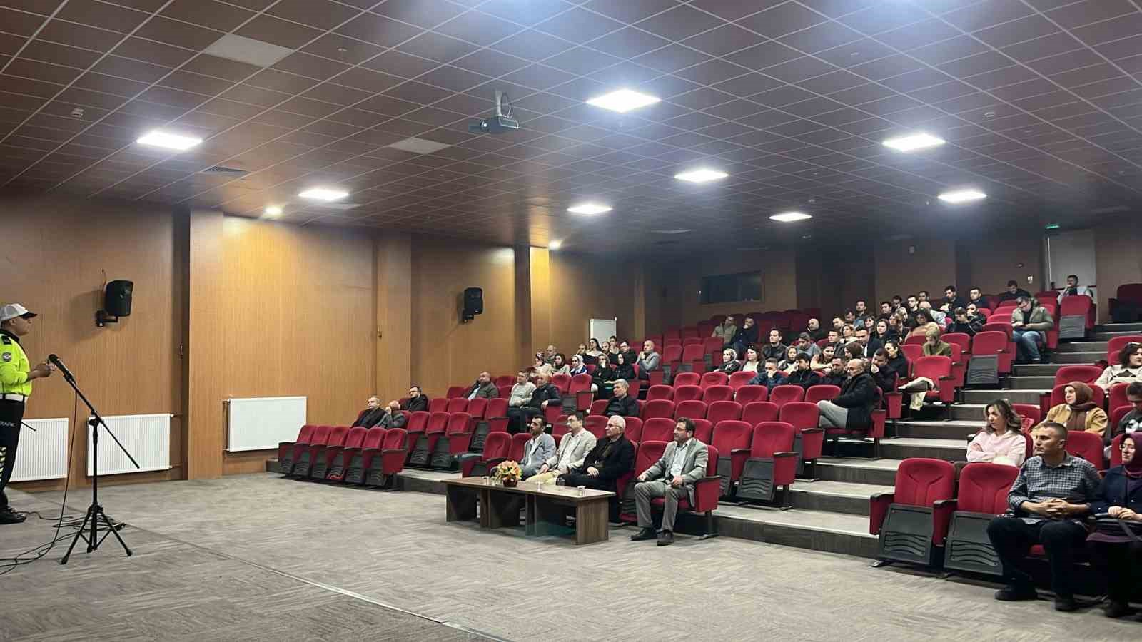 Hisarcık’ta idareci ve öğretmenlere "Genel Trafik Kuralları" eğitimi
