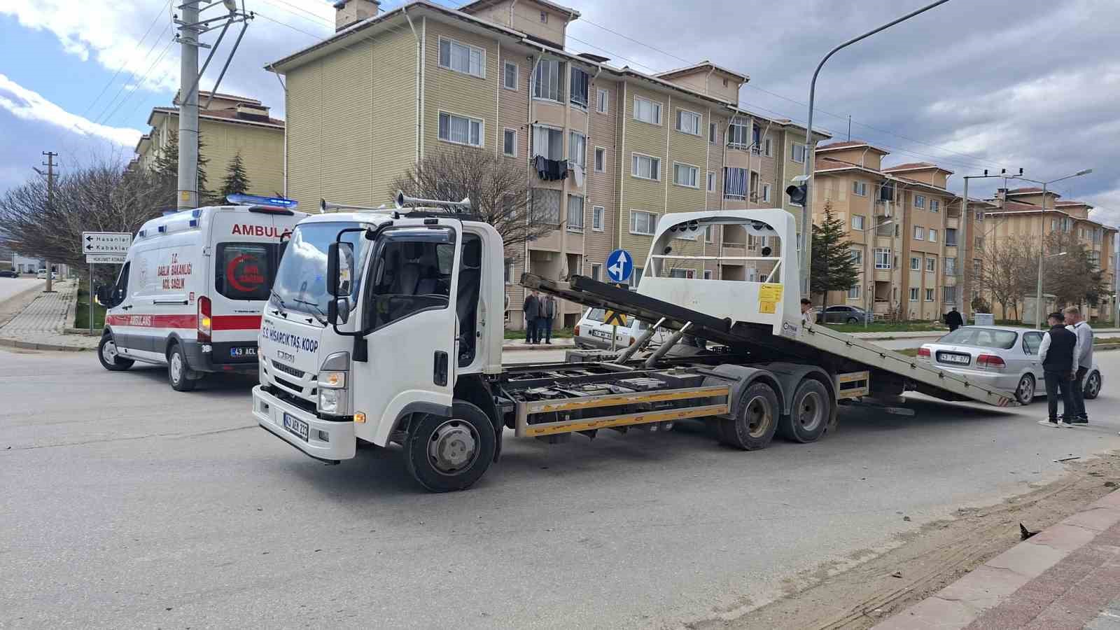 Hisarcık’ta iki otomobil çarpıştı: 2 yaralı
