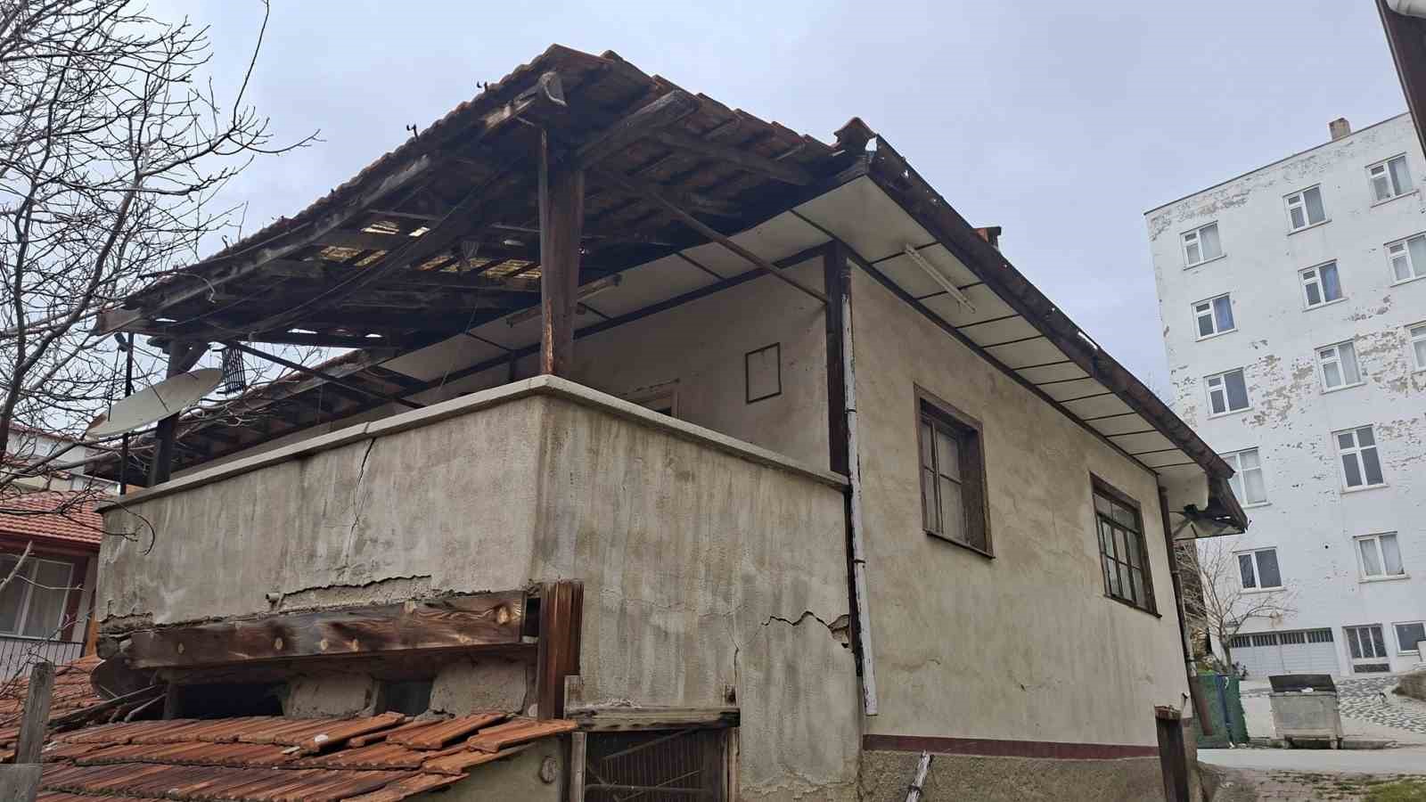 Hisarcık’ta kültür varlığı statüsündeki binalar risk oluşturuyor
