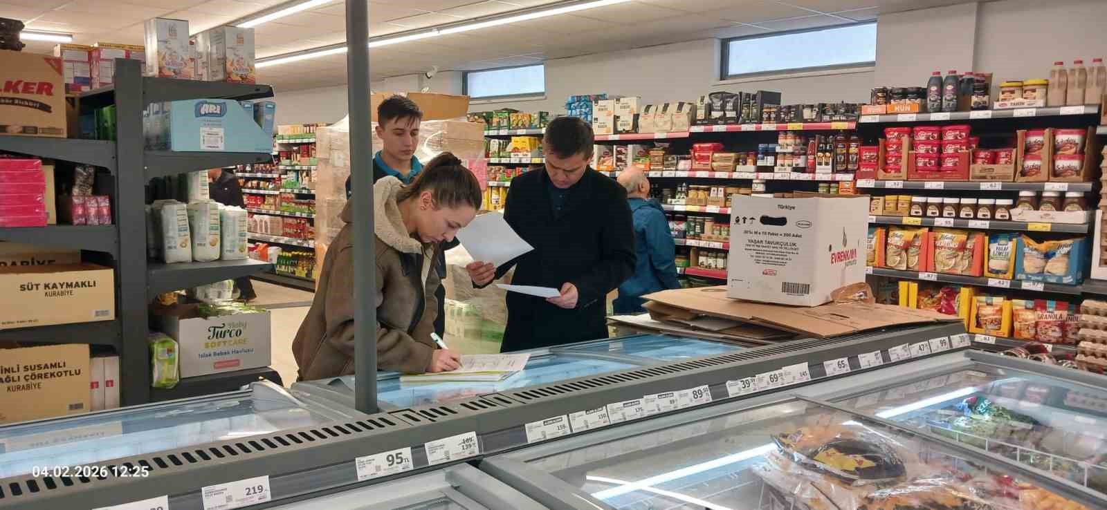 Hisarcık’ta satışa sunulan ürünlere yönelik denetim yapıldı
