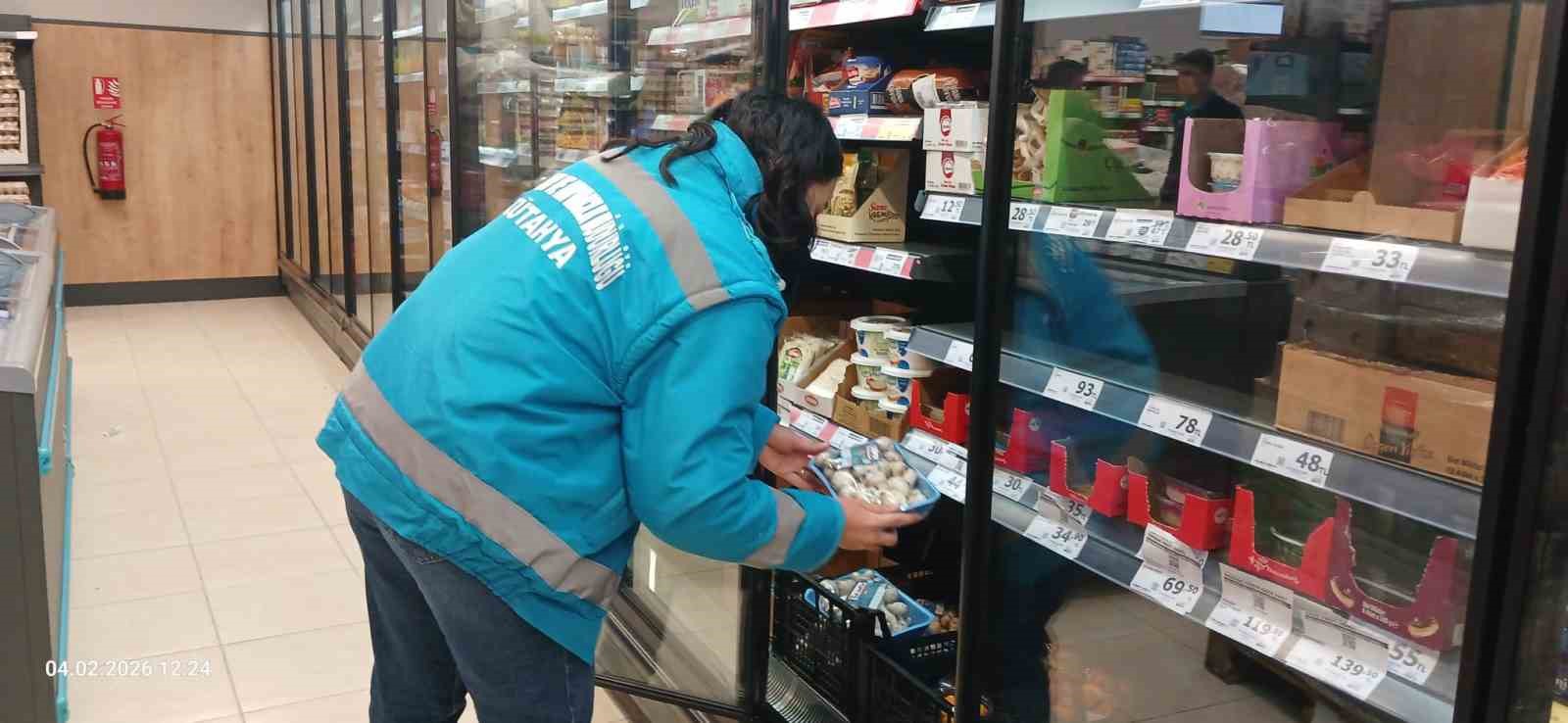 Hisarcık’ta satışa sunulan ürünlere yönelik denetim yapıldı
