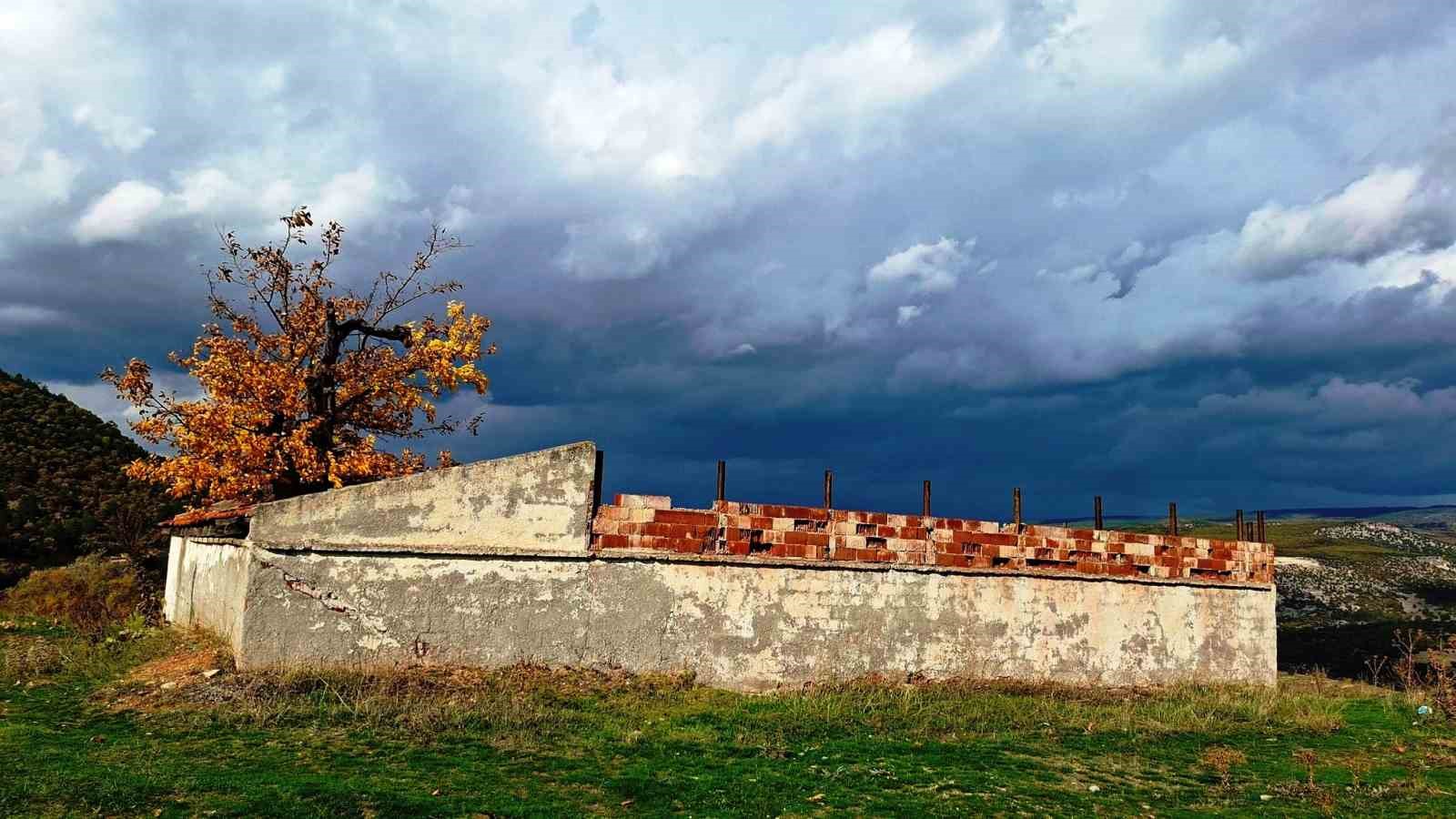 Hisarcık’taki tarihi Roma hamamı bakımsızlıktan yok oluyor
Hisarcık’taki tarihi Roma hamamı bakımsızlıktan yok oluyor