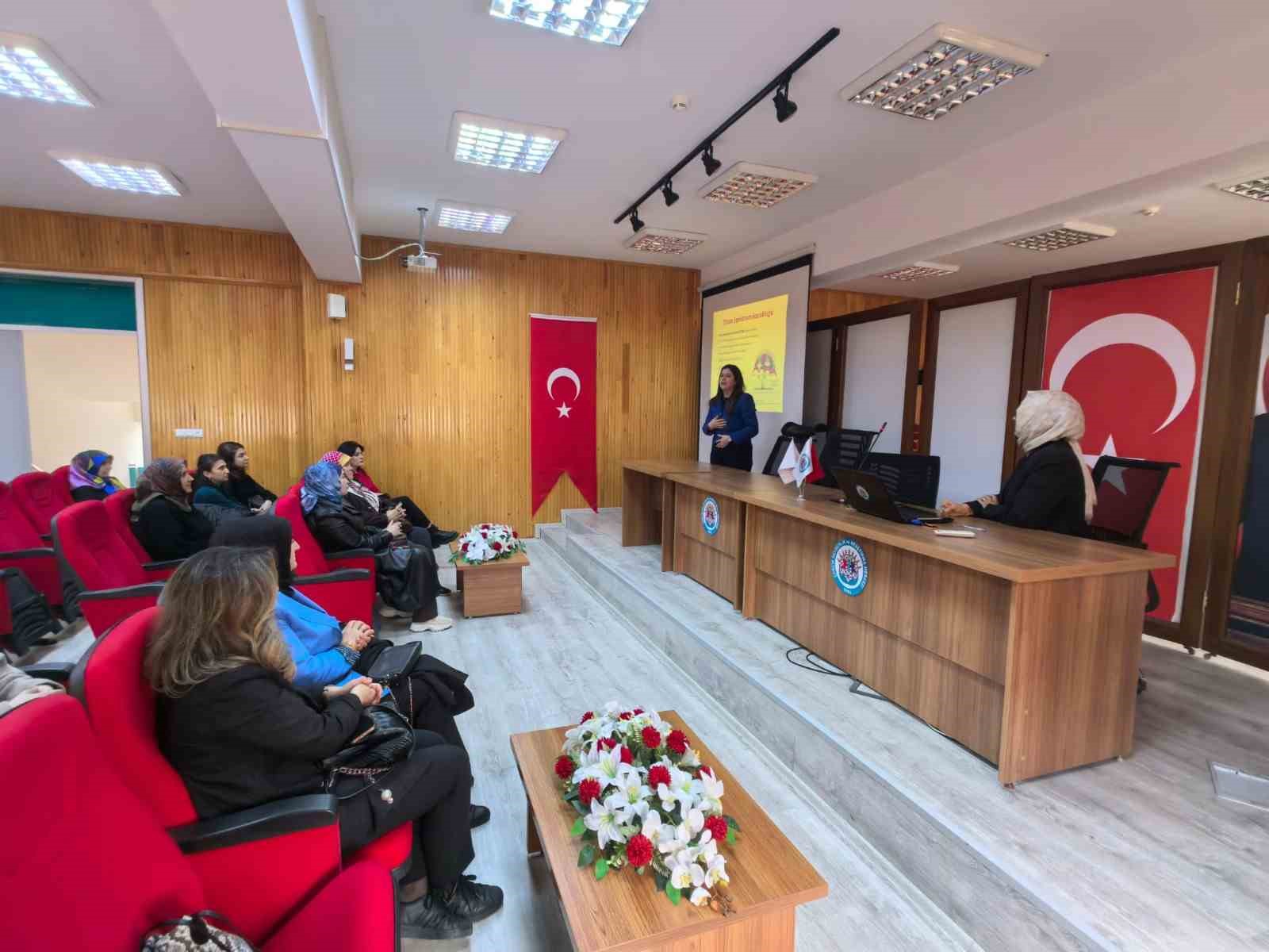 Hitit Üniversitesi Bilim Kafe’de otizm ve beslenme konuşuldu
