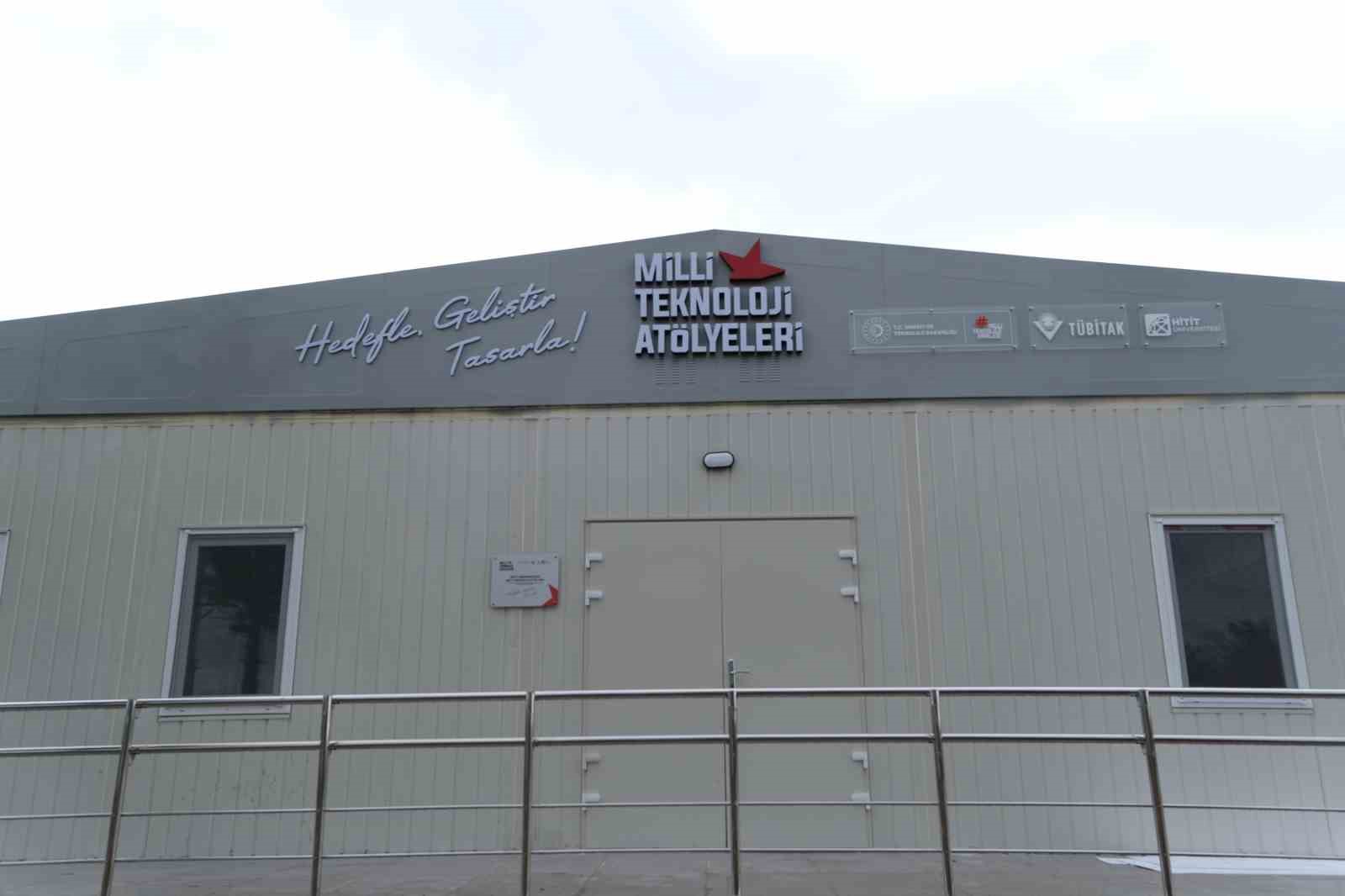 Hitit Üniversitesi Milli Teknoloji Atölyesi kapılarını öğrencilere açtı
