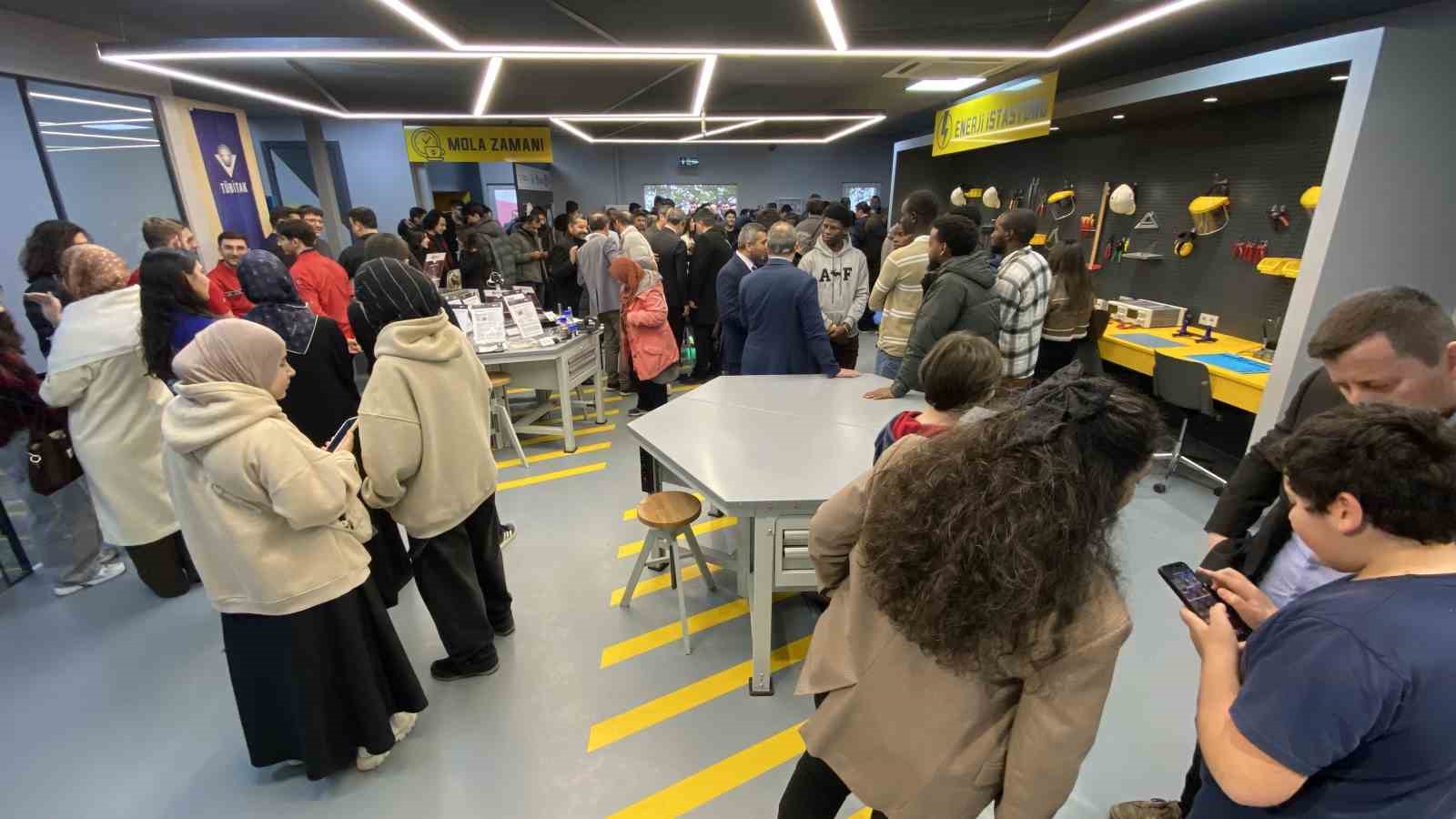 Hitit Üniversitesi Milli Teknoloji Atölyesi törenle kaplarını öğrencilere açtı
