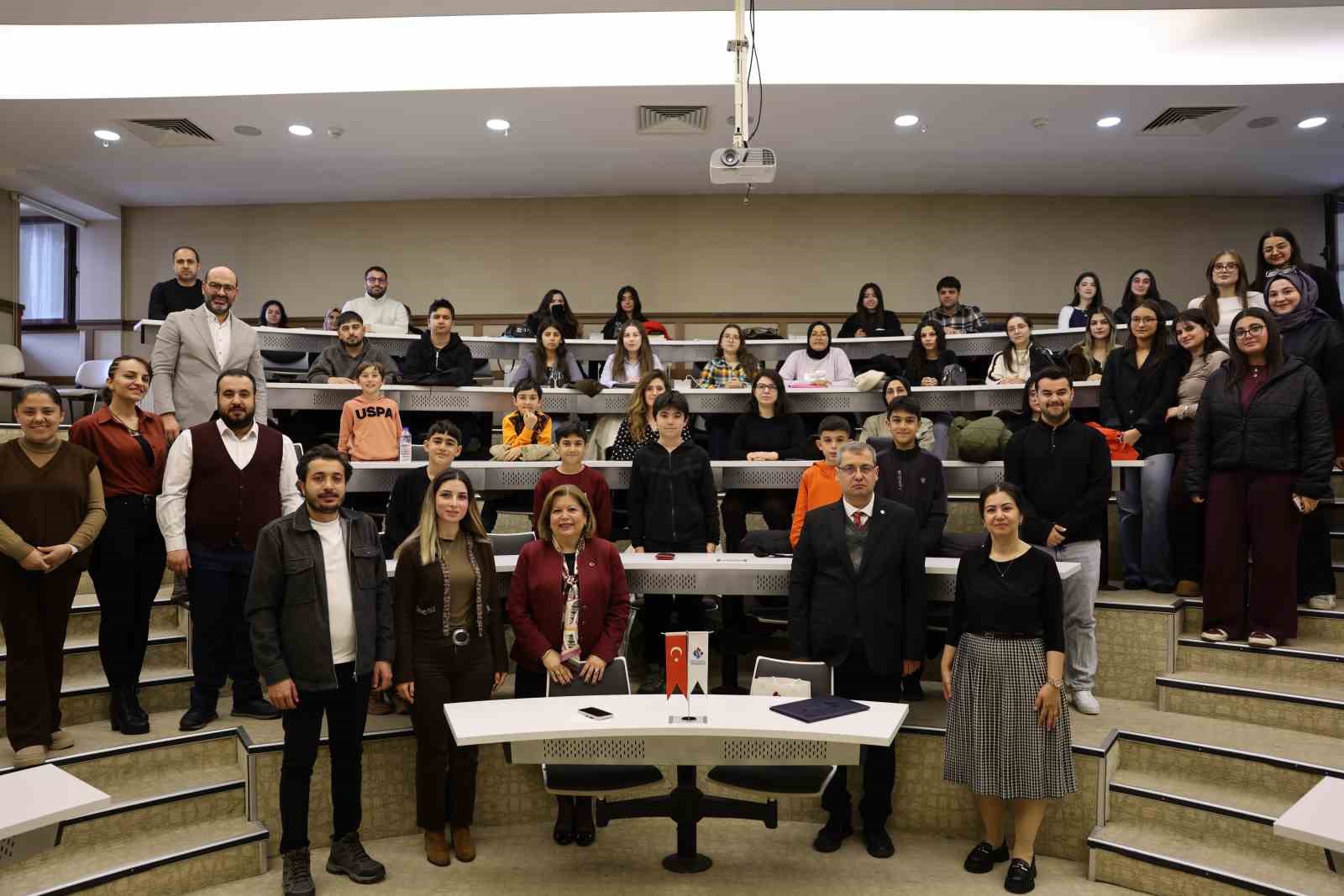 HKÜ’de Çanakkale Deniz Zaferi ve İstiklal Marşı ruhu anlatıldı
