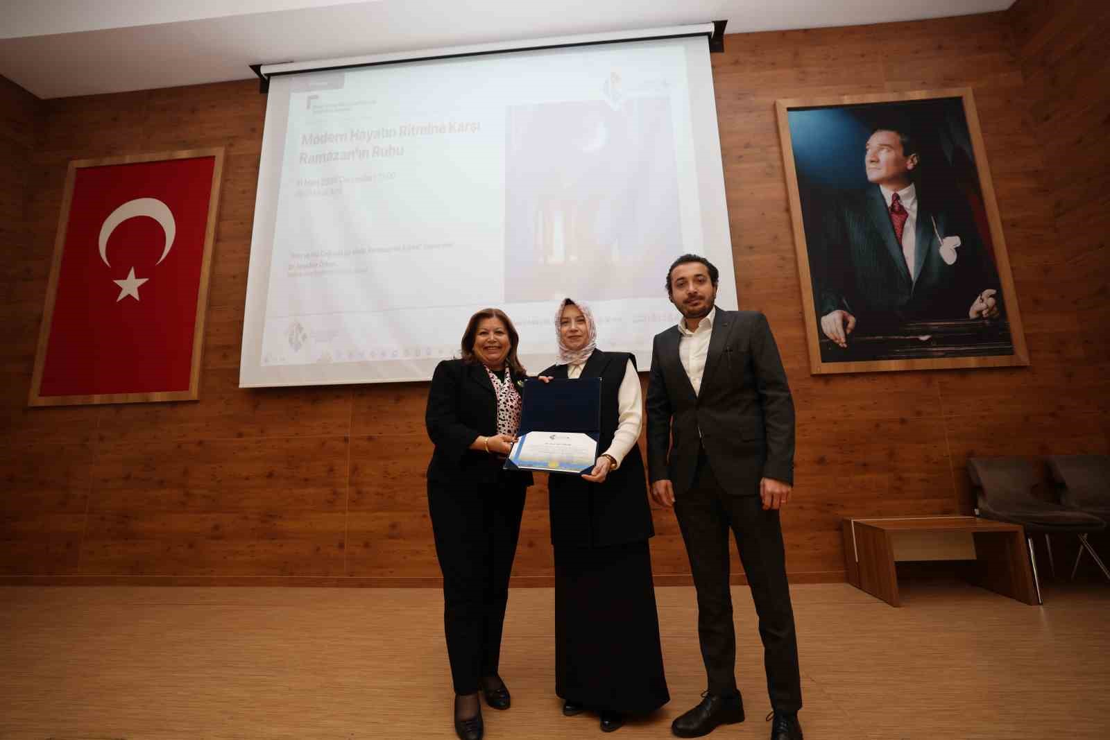 HKÜ’de "Modern Hayatın Ritmine Karşı Ramazan’ın Ruhu" konferansı düzenlendi
