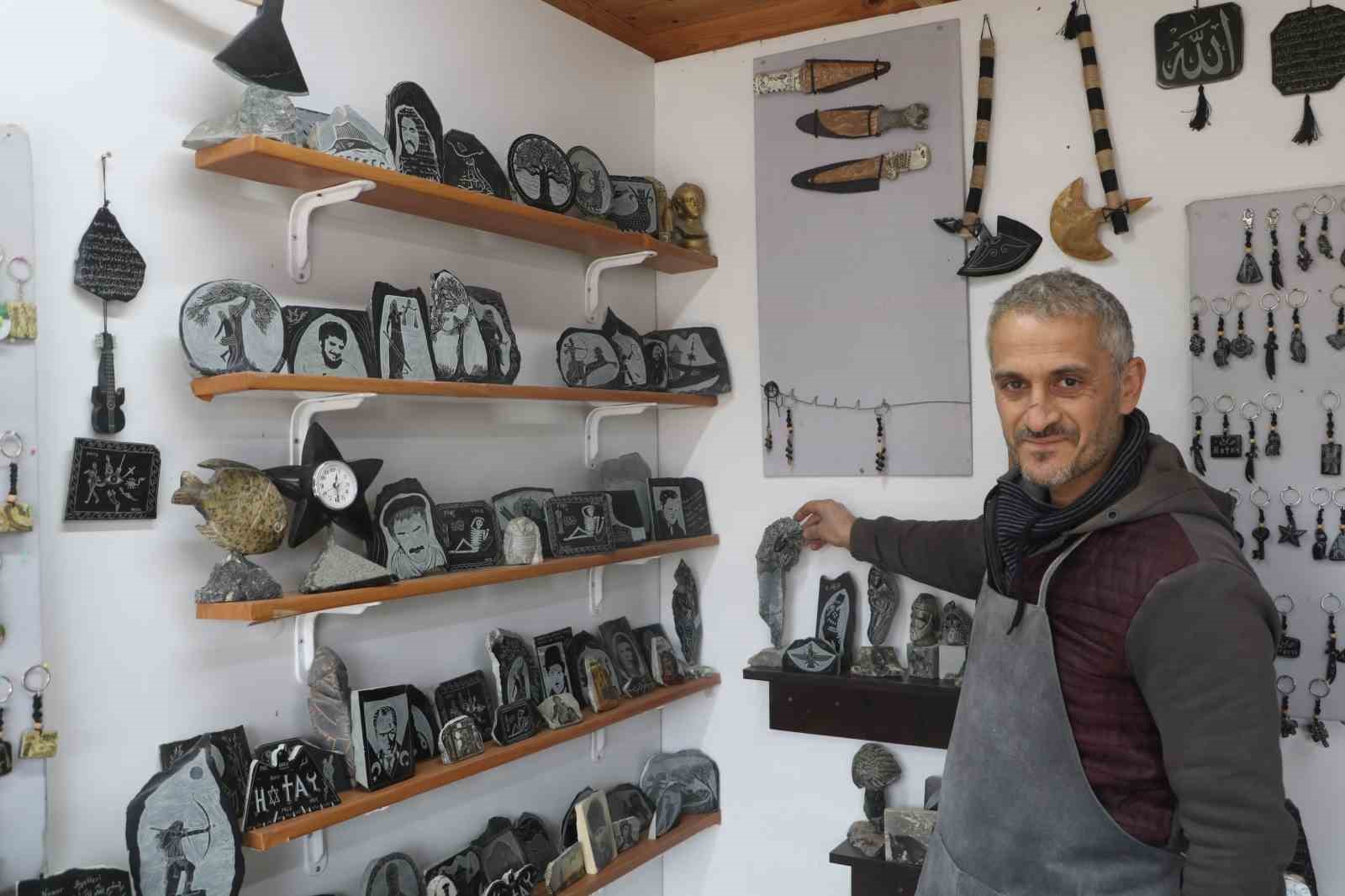 Hobi olarak başladığı mesleğinde 25 yıldır ekmeğini taştan çıkarıyor
