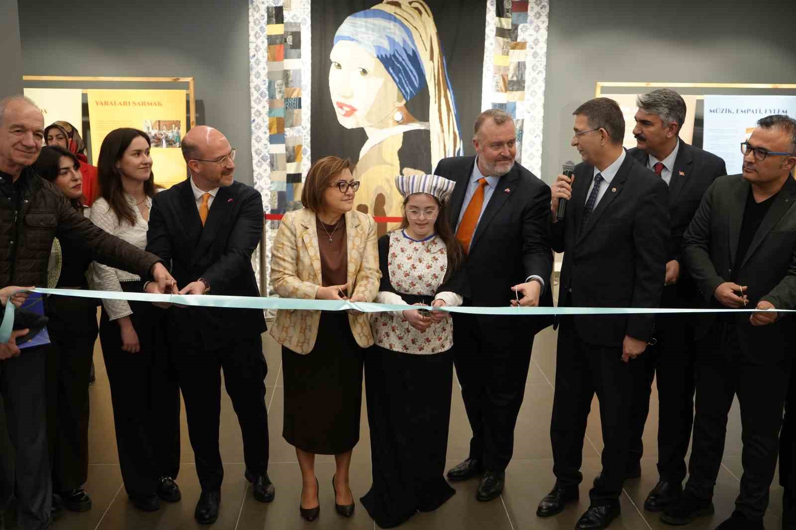 Hollanda ile Türkiye arasındaki 400 yıllık bağ Gaziantep’te sergileniyor
Hollanda ile Türkiye arasındaki 400 yıllık bağ Gaziantep’te sergileniyor