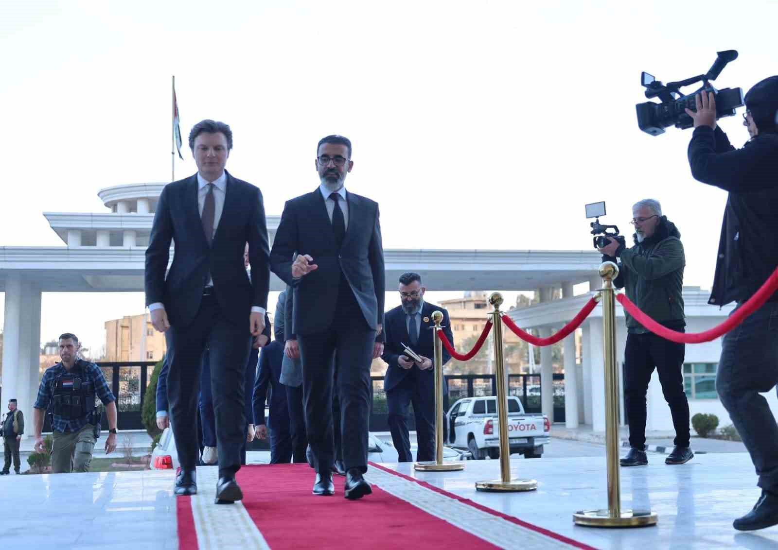 Hollanda, Kerkük saldırısındaki sivil kayıplar nedeniyle 10 yıl sonra özür diledi
Hollanda, Kerkük saldırısındaki sivil kayıplar nedeniyle 10 yıl sonra özür diledi