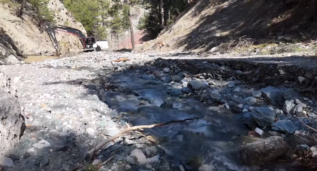 Honaz’da sel baskını sulama tesislerine zarar verdi
