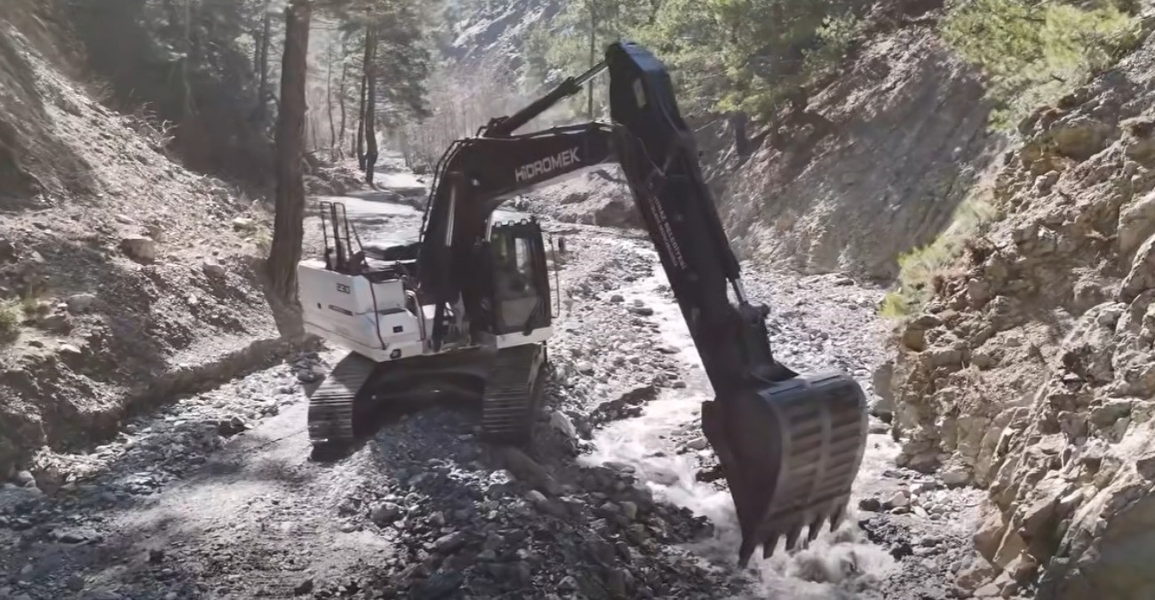 Honaz’da sel baskını sulama tesislerine zarar verdi
