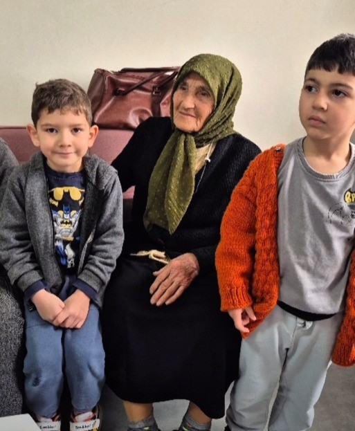 Honazlı gençlerden Yaşlılar Haftasında anlamlı ziyaret
