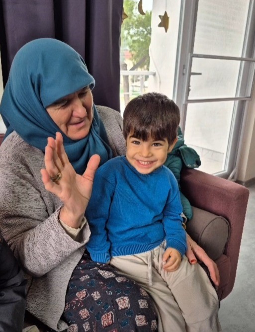 Honazlı gençlerden Yaşlılar Haftasında anlamlı ziyaret
