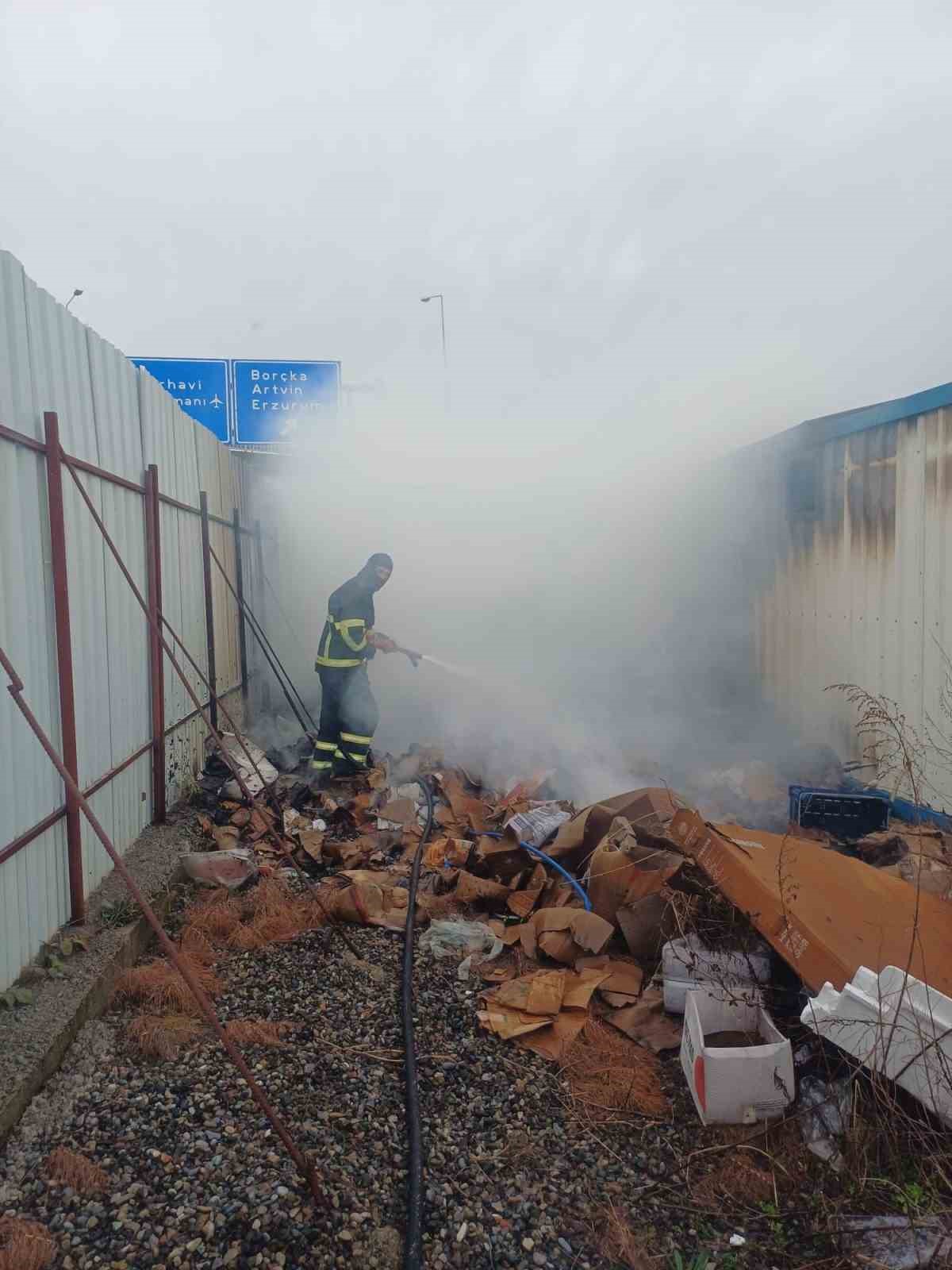 Hopa’da şantiyede çıkan yangın korkuttu
