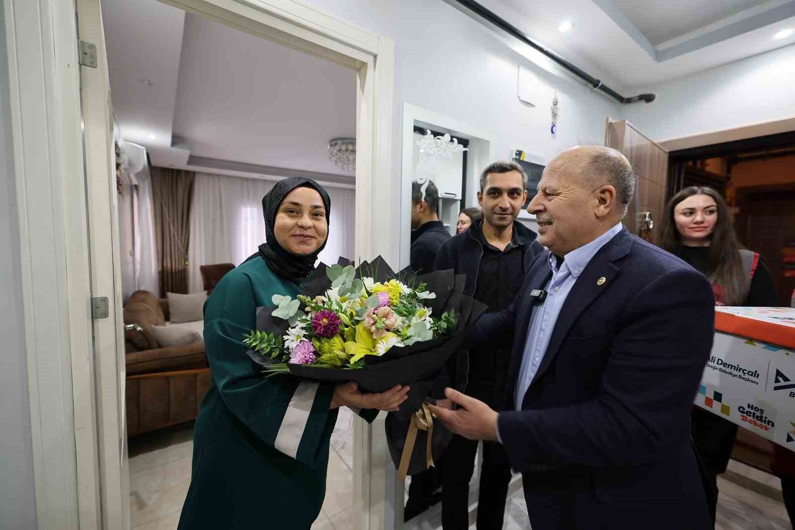 ‘Hoş Geldin Bebek’ projesiyle 5 bin 300 ailenin mutluluğuna ortak oldular
