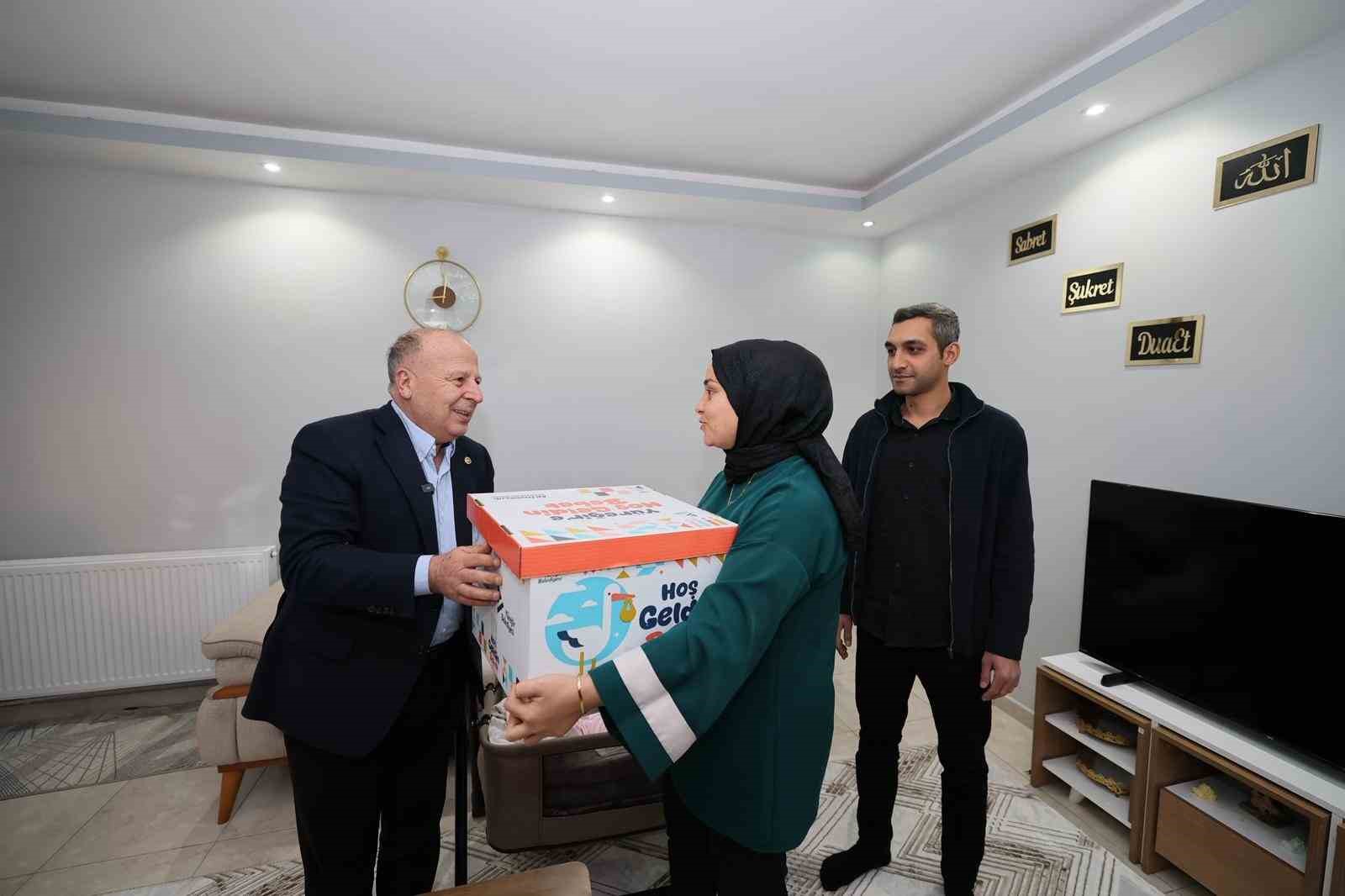 ‘Hoş Geldin Bebek’ projesiyle 5 bin 300 ailenin mutluluğuna ortak oldular
