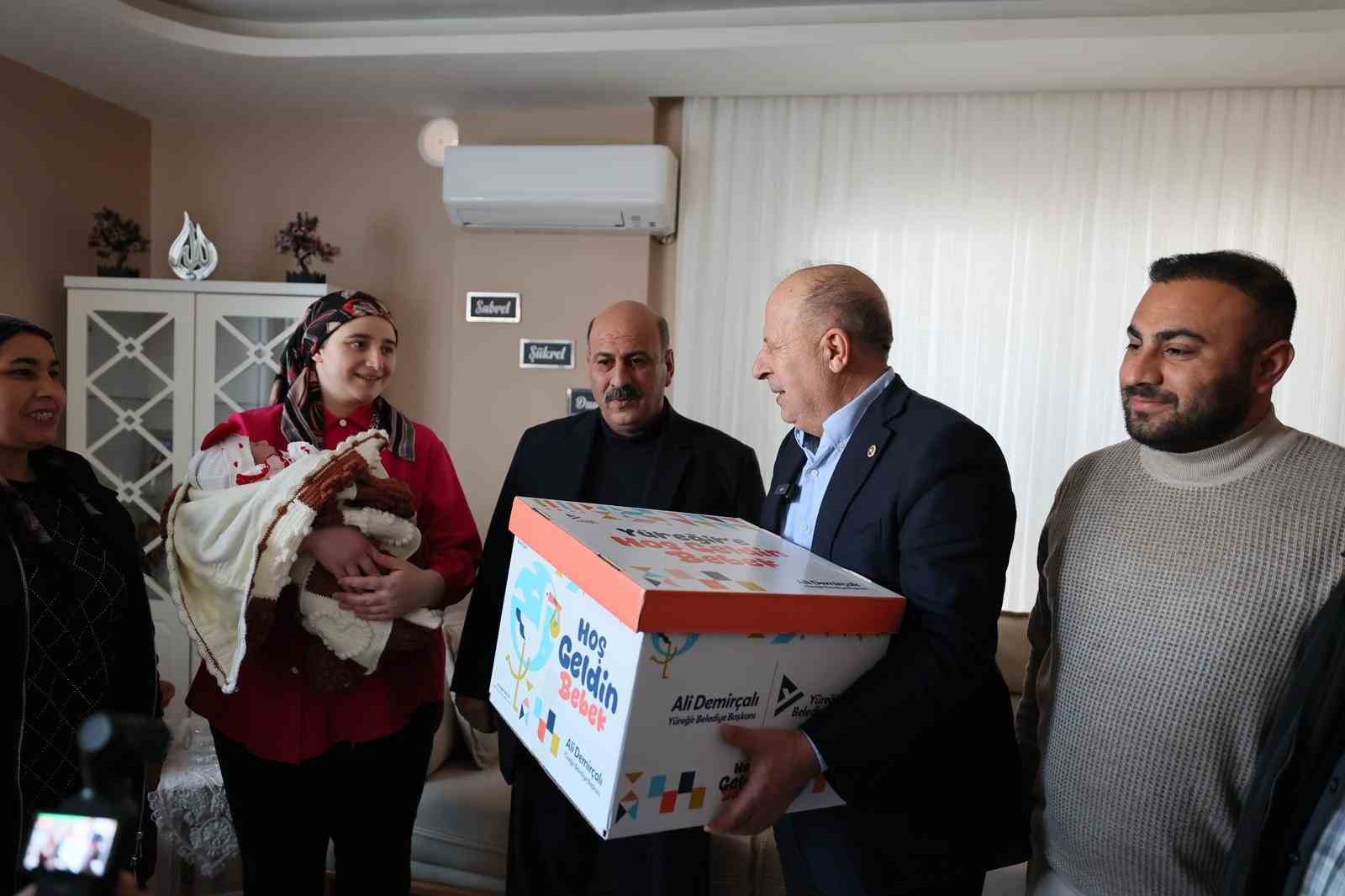 ‘Hoş Geldin Bebek’ projesiyle 5 bin 300 ailenin mutluluğuna ortak oldular
