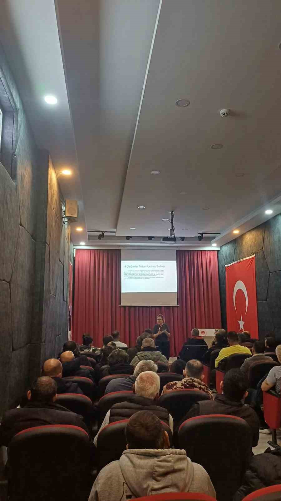 Hükümlülere yönelik ’Aile Eğitimi’ ve ’Bağımlılıkla Mücadele’ seminerleri düzenlendi
