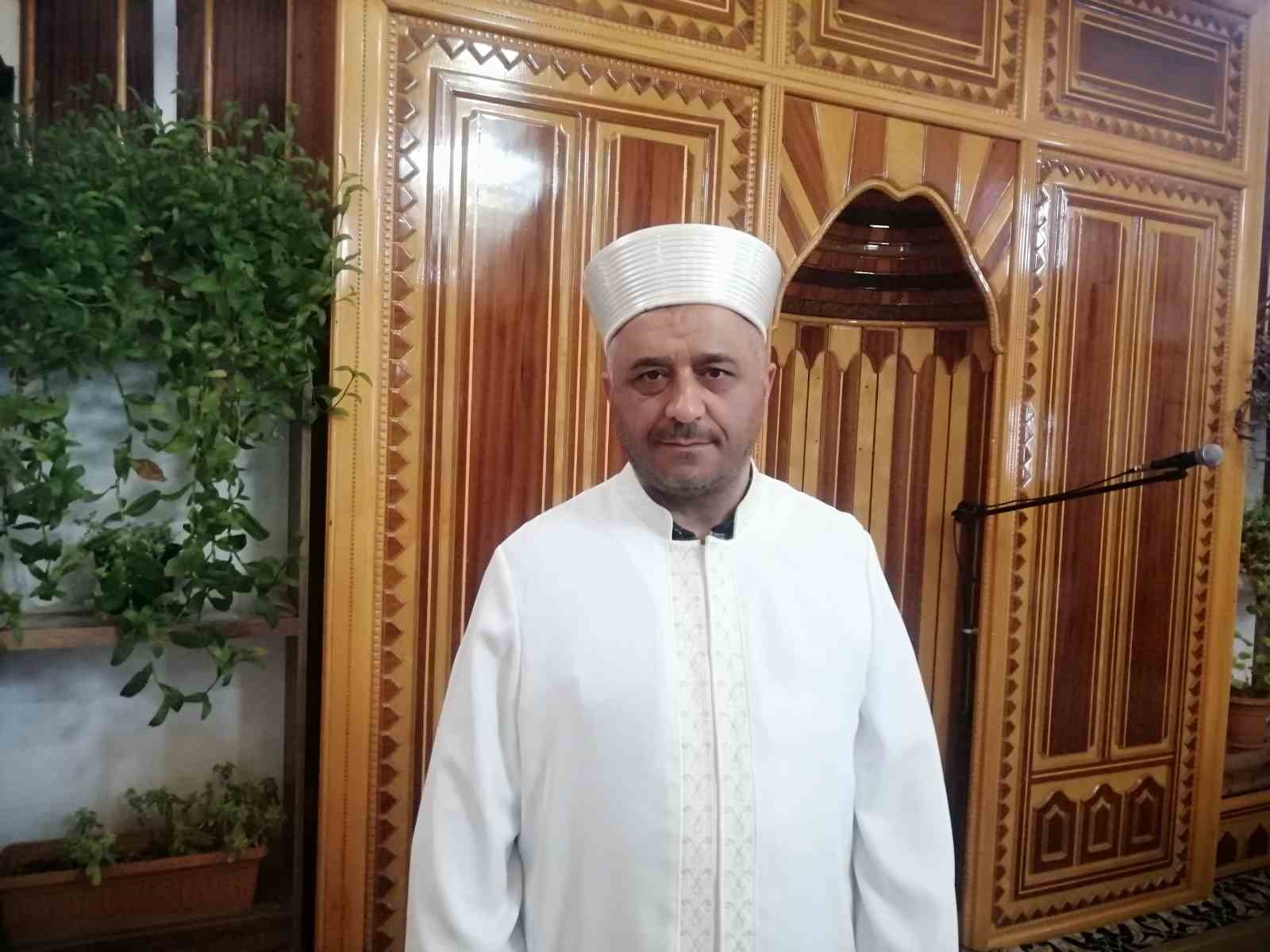 Hurafeye karşıydı, adına açılan sahte hesapla hurafe pazarlandı
