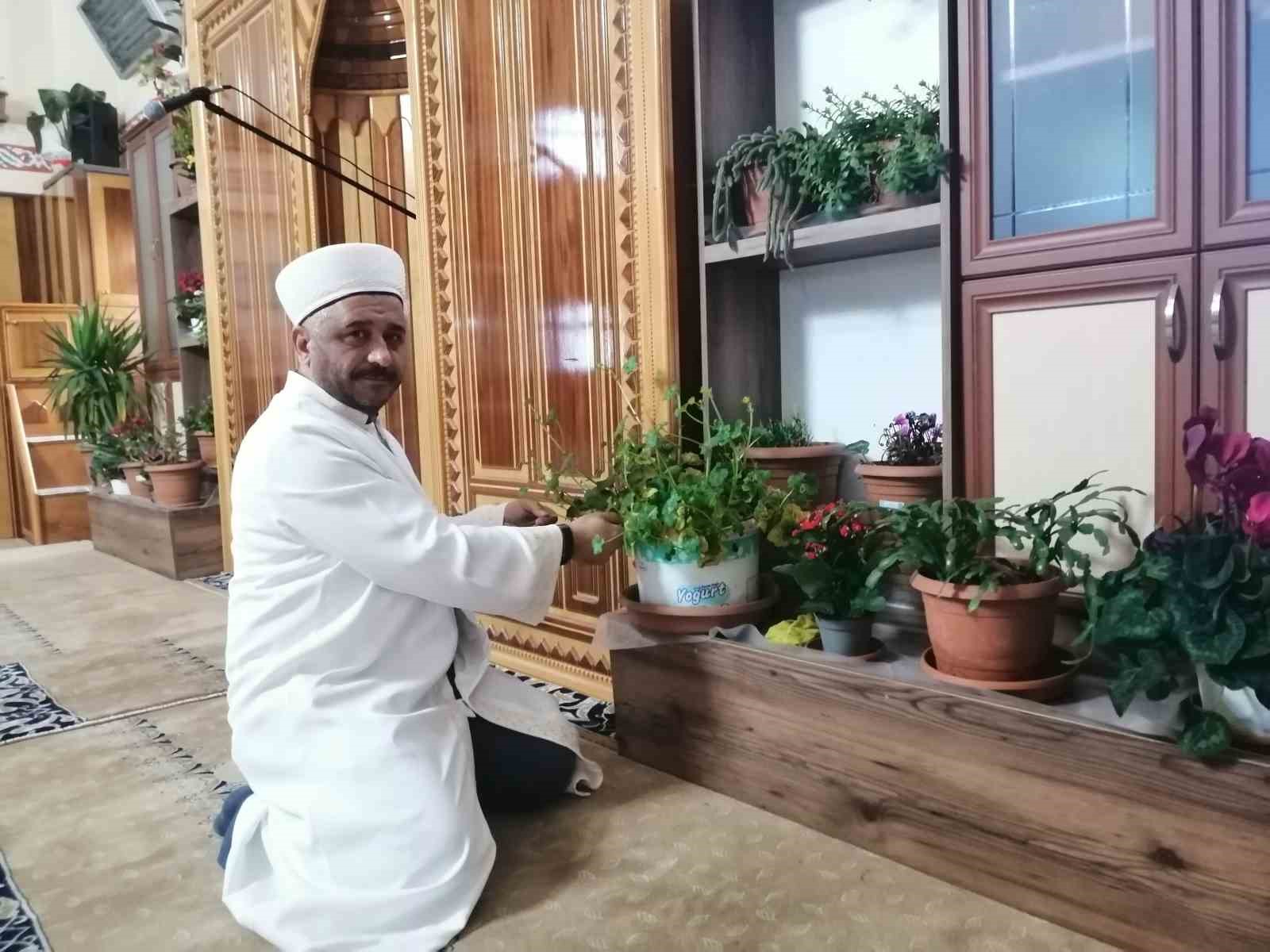 Hurafeye karşıydı, adına açılan sahte hesapla hurafe pazarlandı
