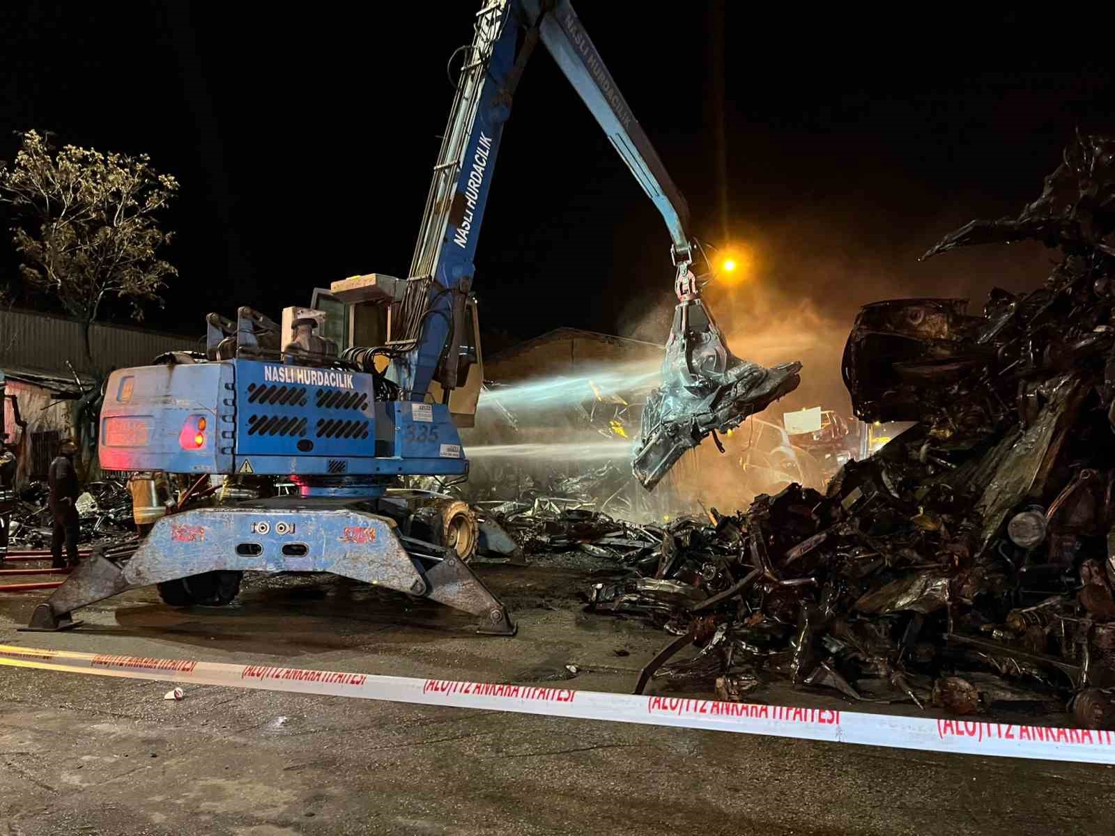 Hurdacılarda yangın paniği: Hurda araçlar alev aldı
