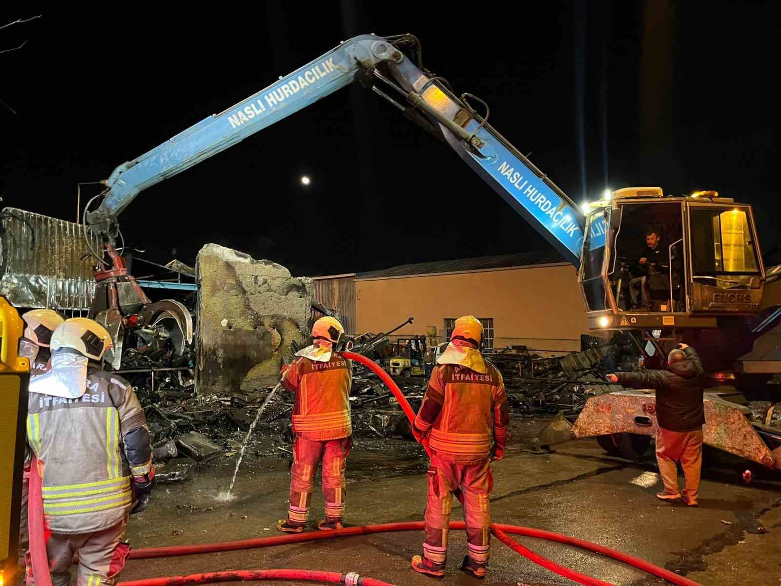 Hurdacılarda yangın paniği: Hurda araçlar alev aldı
