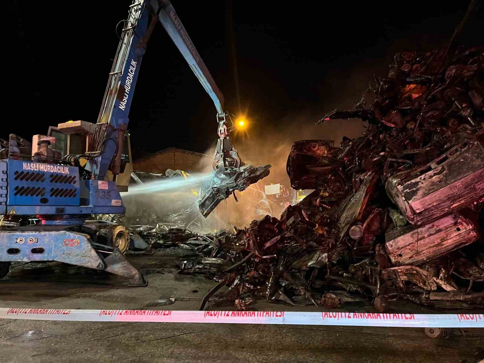 Hurdacılarda yangın paniği: Hurda araçlar alev aldı
