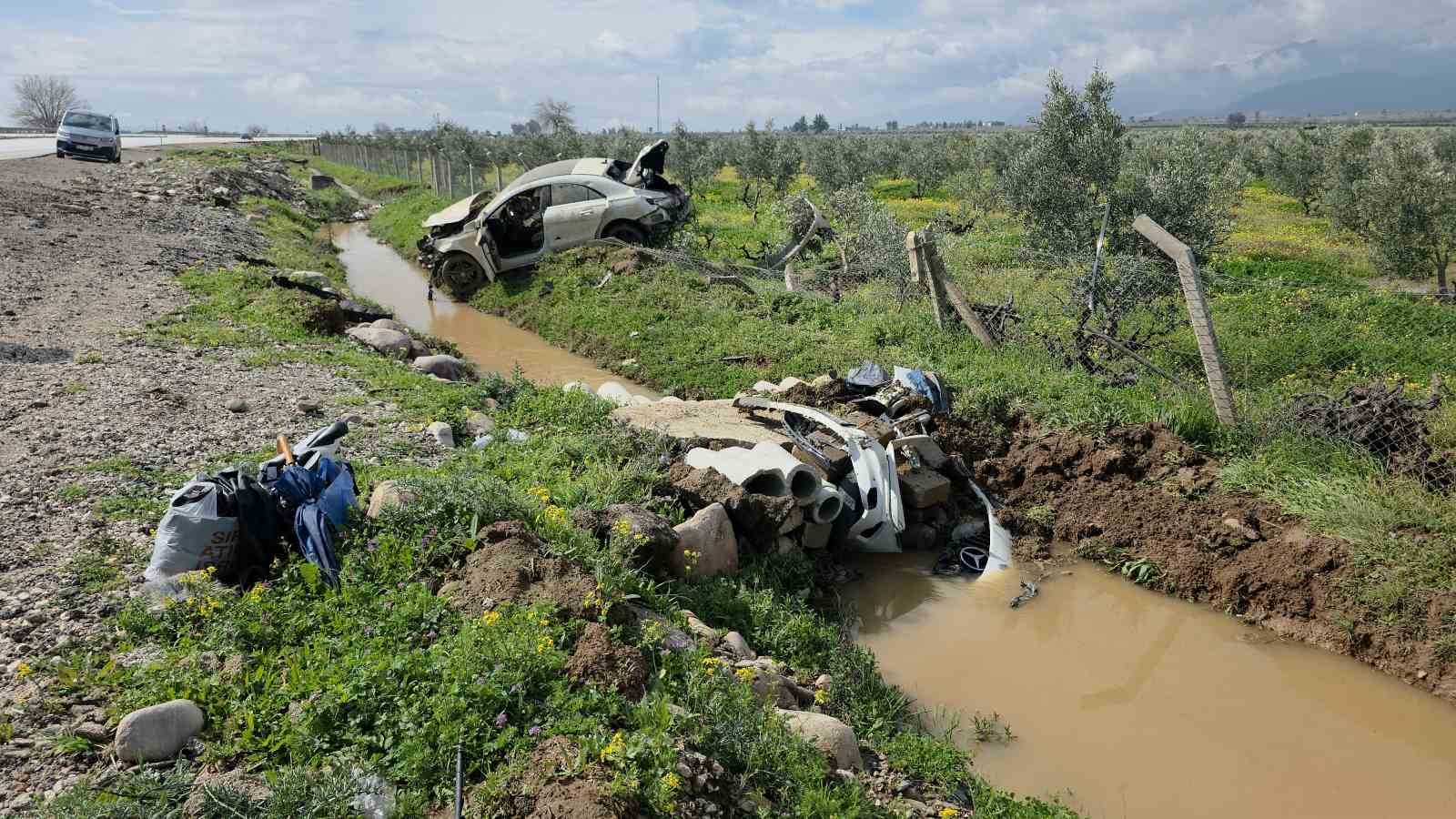 Hurdaya dönen araçtan burnu kanamadan çıkan doktor: "Verilmiş sadakam varmış"
