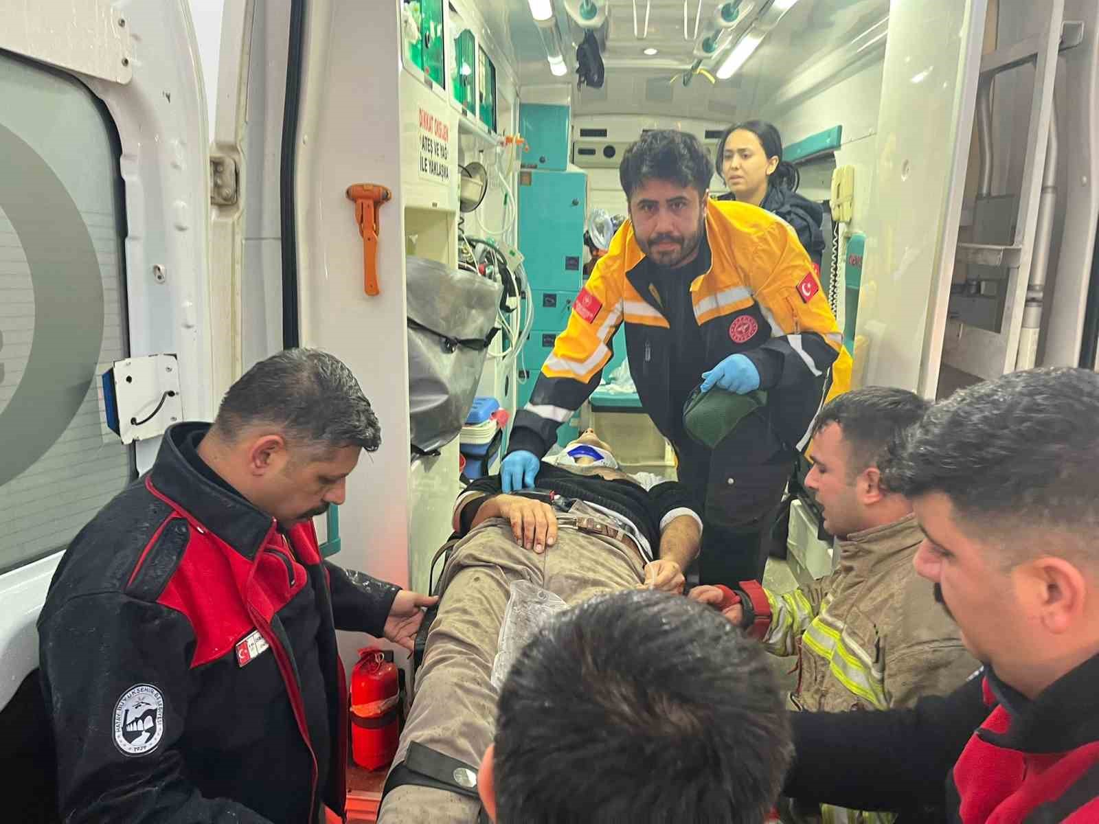 Hurdaya dönen otomobil öğretmene mezar oldu
