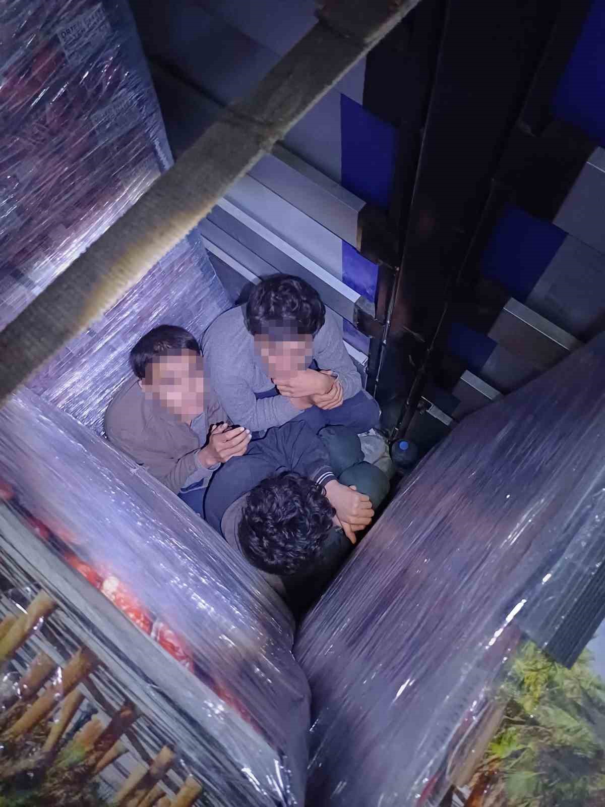 Hurma ve fıstık yağı yüklü tırda 18 kaçak göçmen yakalandı
