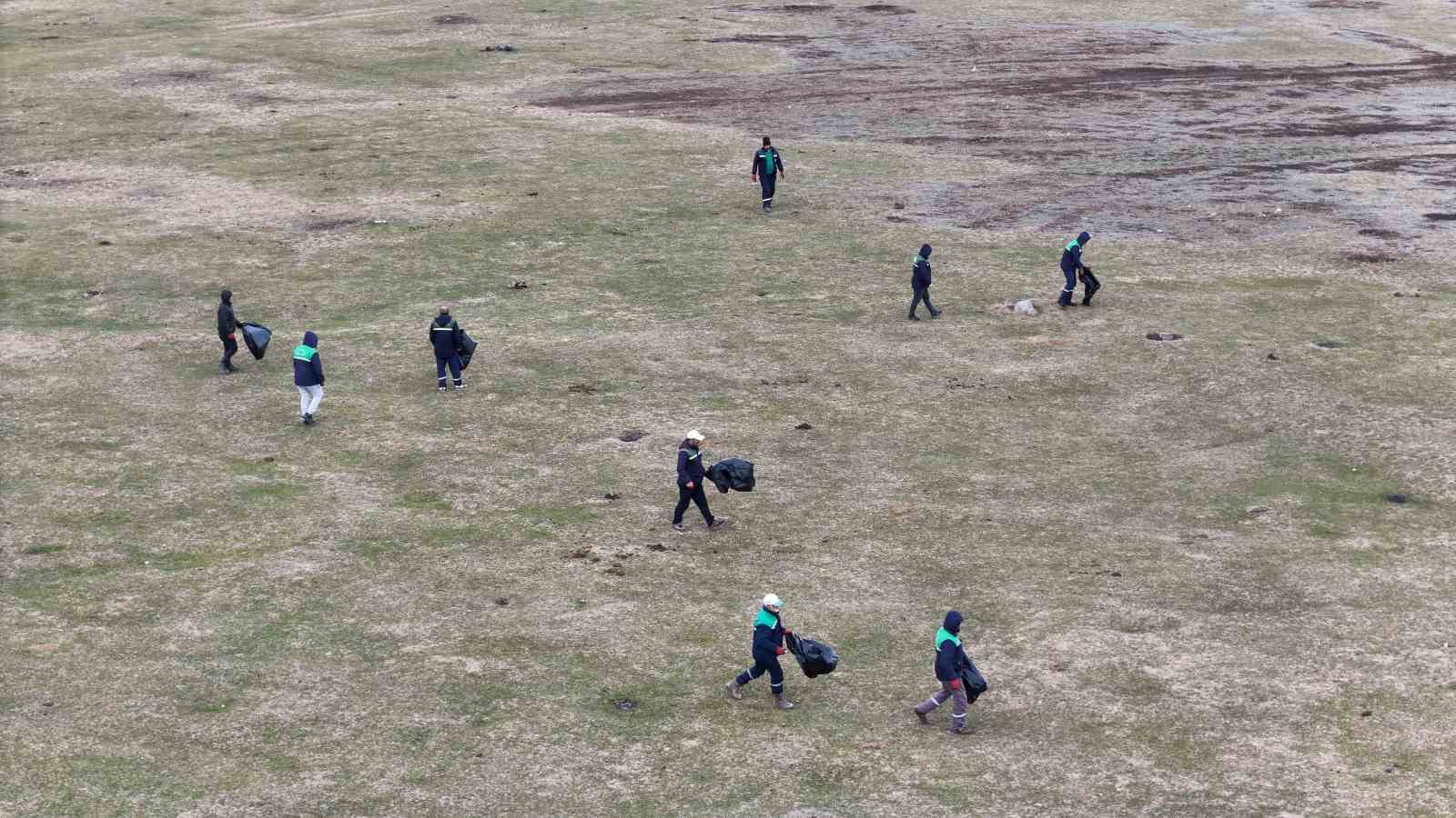 Hürmetçi’de sıcak asfalt, çevre temizliği ve yeşil alan atağı
