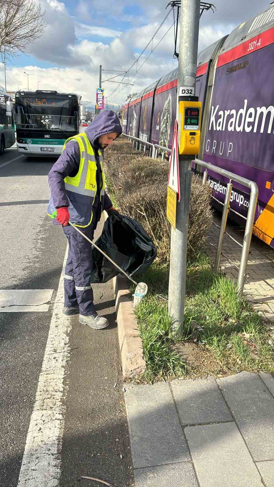 Hürmetçi’de sıcak asfalt, çevre temizliği ve yeşil alan atağı
