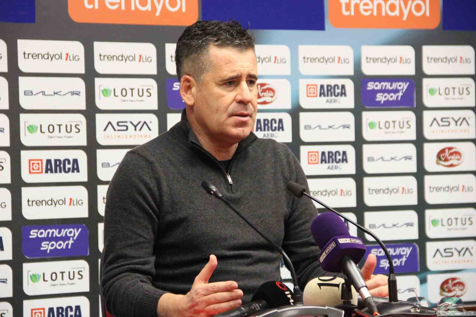 Hüseyin Eroğlu: "Çorum şehri Süper Lig’i sonuna kadar hak ediyor"
Hüseyin Eroğlu: "Çorum şehri Süper Lig’i sonuna kadar hak ediyor"