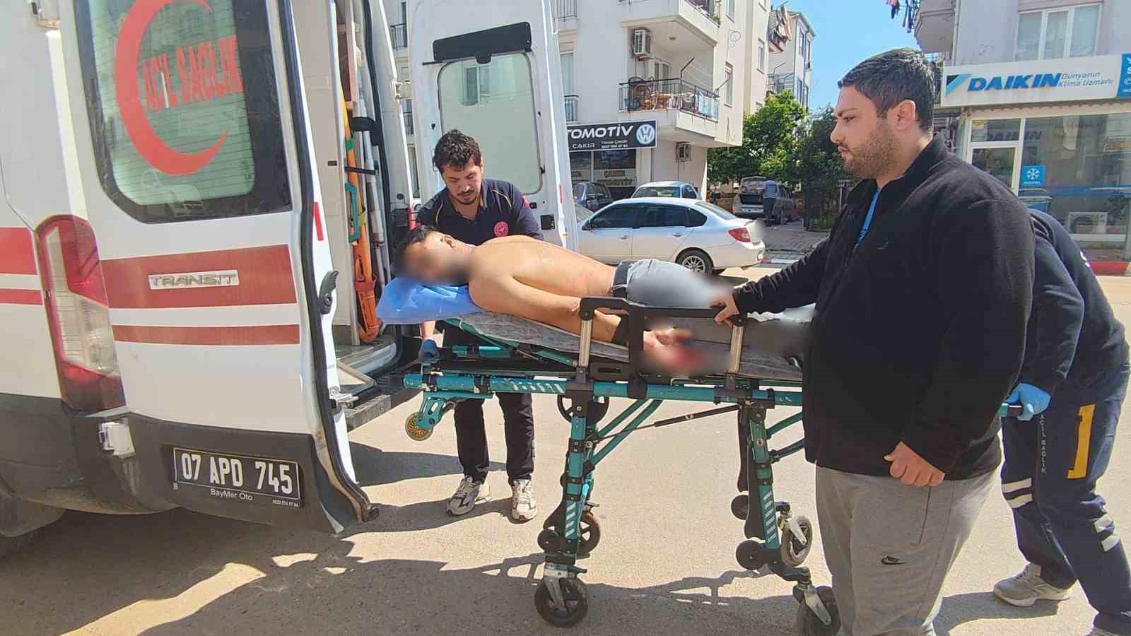 Husumetli akrabalar arasında bıçaklı kavga: 2 yaralı
