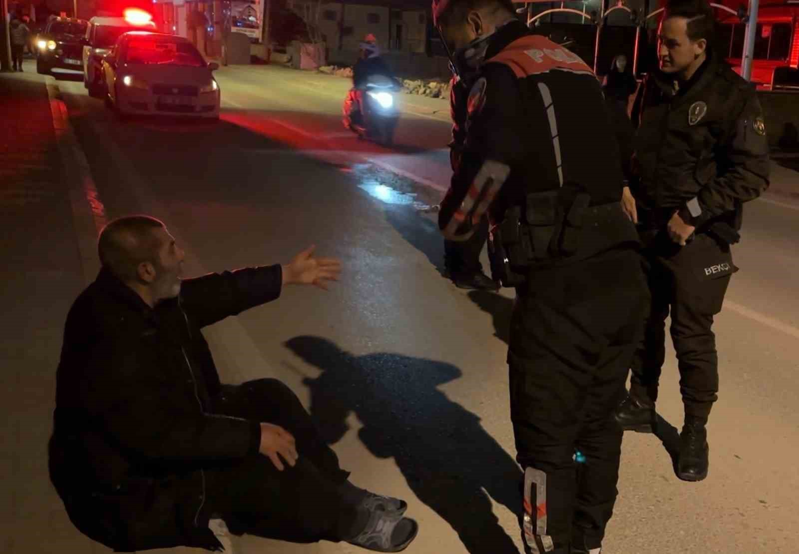 Husumetli komşular arasında mahkeme kararı sonrası kavga: 2 yaralı
