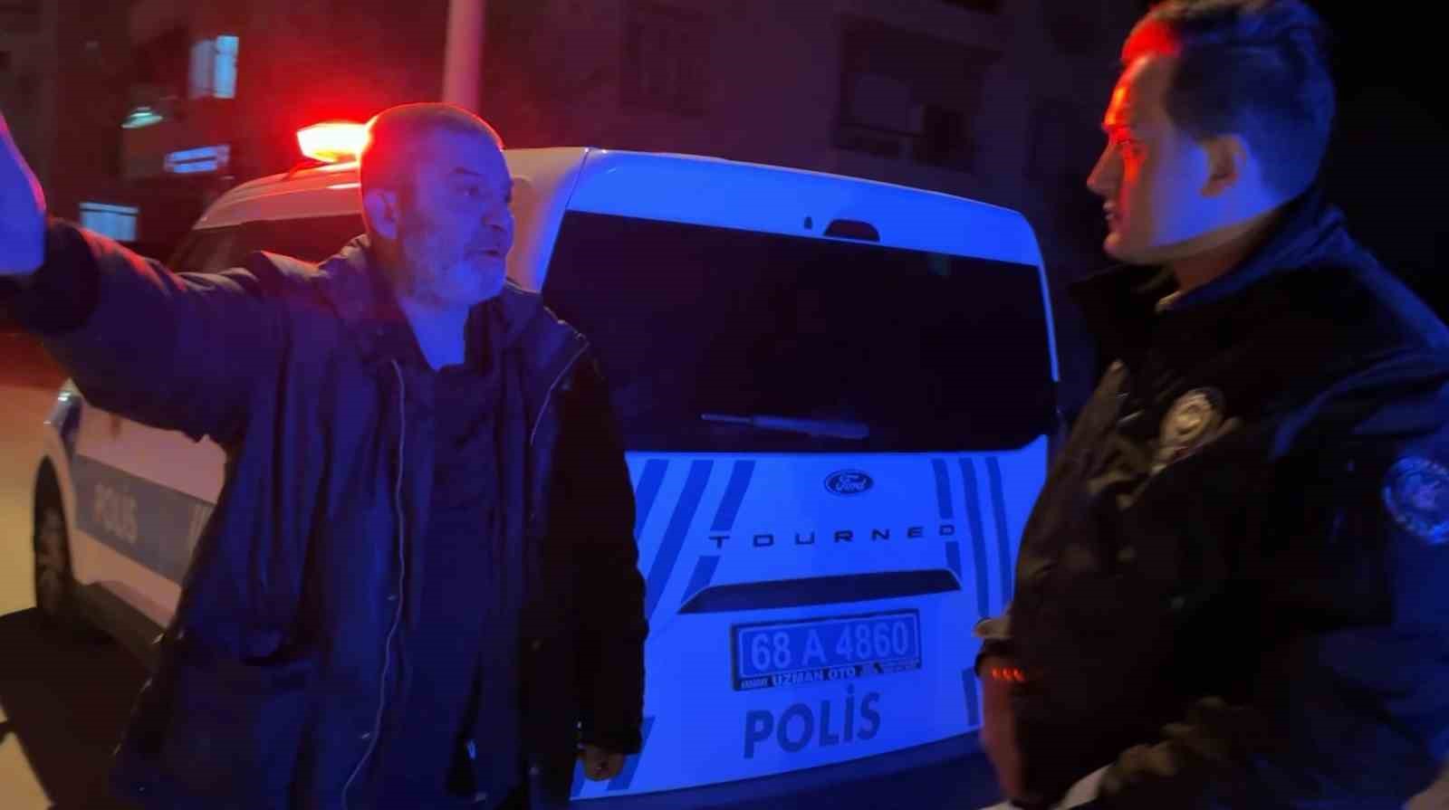 Husumetli komşular arasında mahkeme kararı sonrası kavga: 2 yaralı
