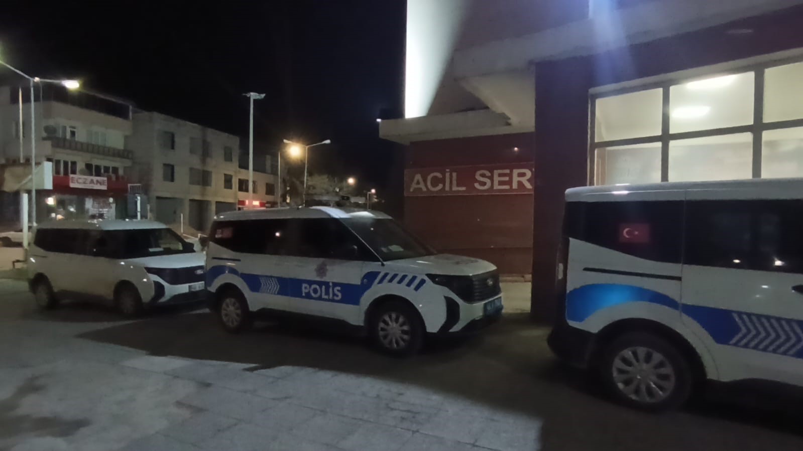 Husumetli olduğu kişileri silahla yaraladı: 3 yaralı
