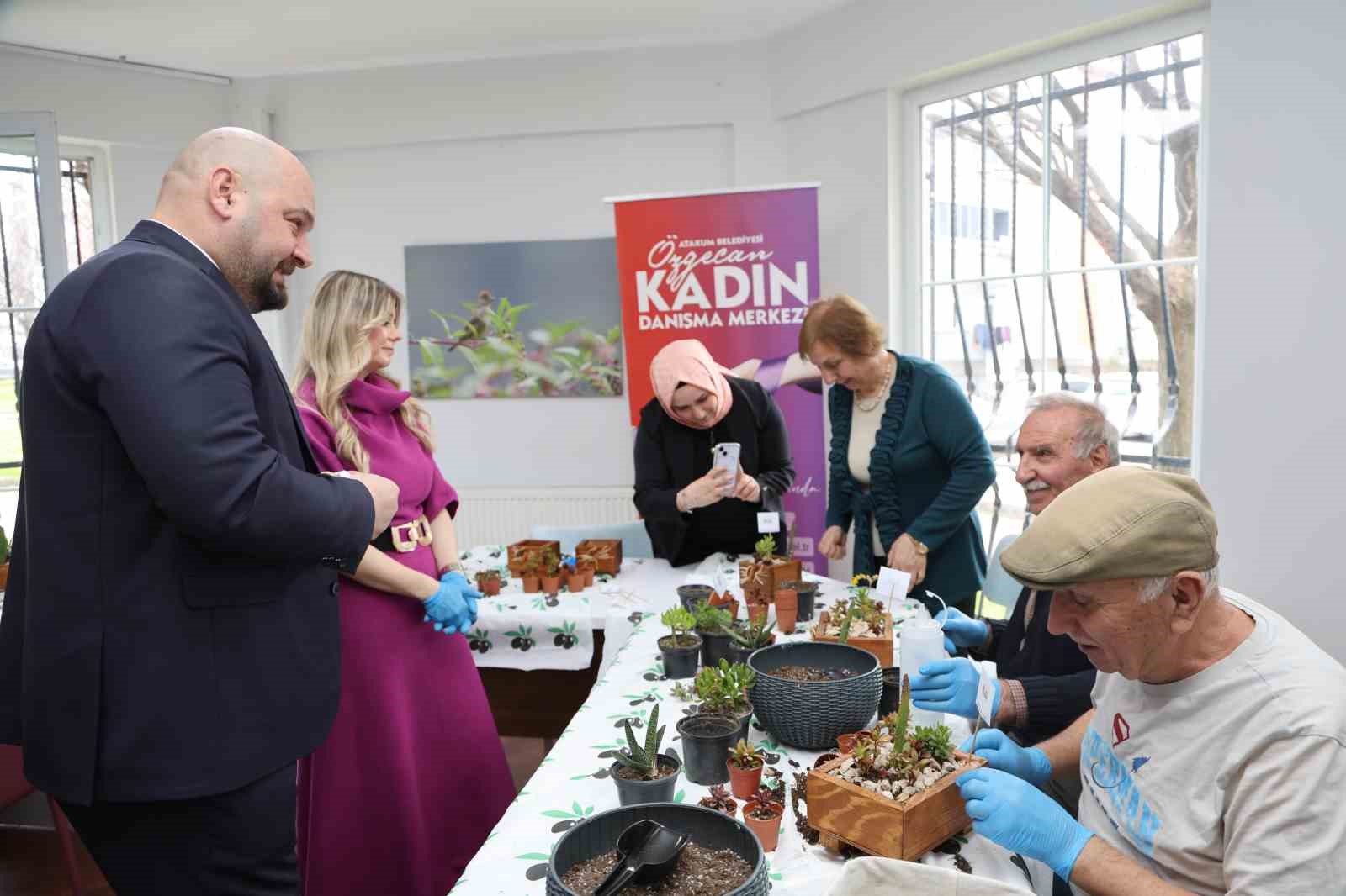 Huzurevi sakinleri hayallerini minyatürlere sığdırdı
