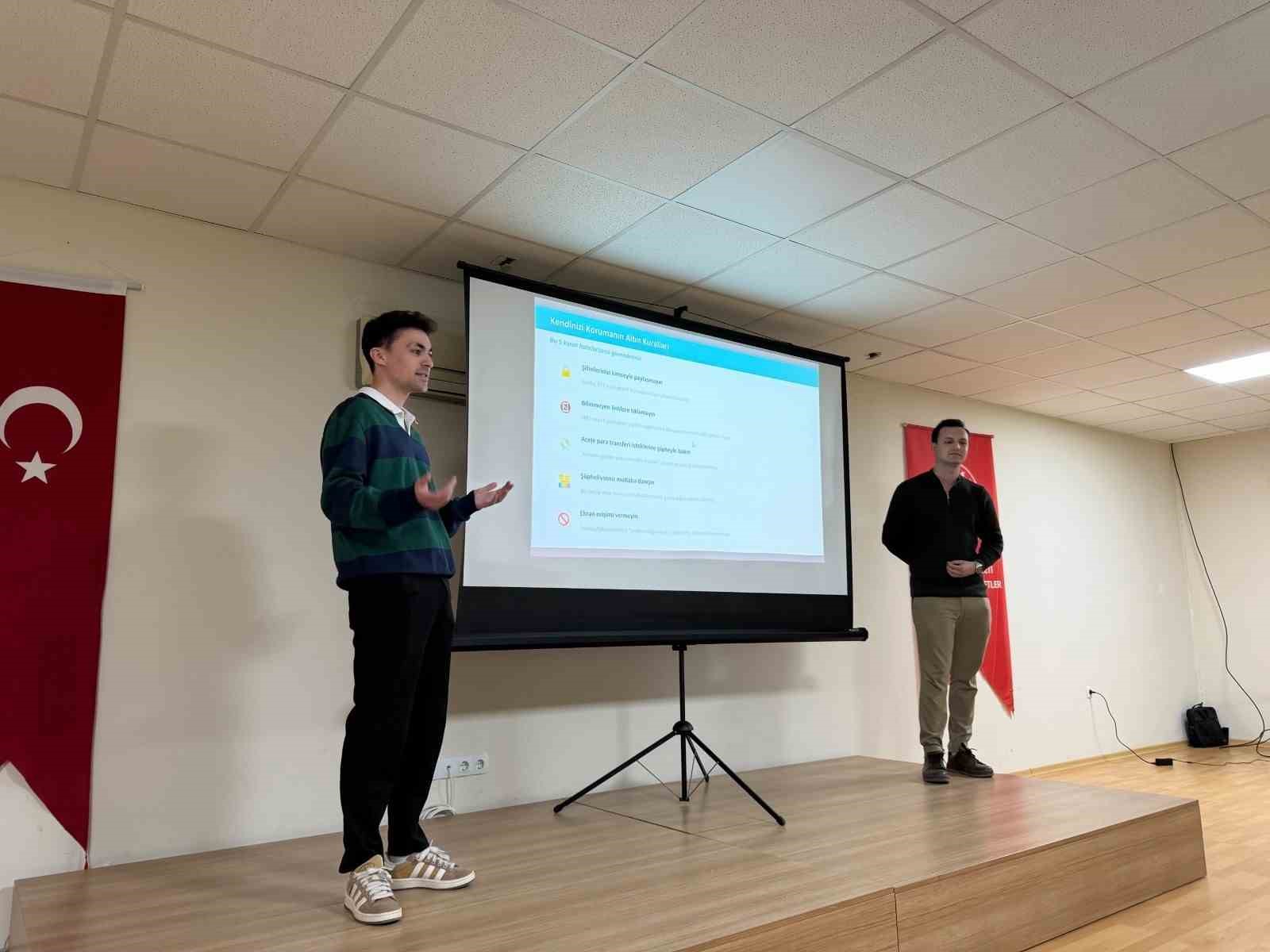 Huzurevi sakinlerine güvenli teknoloji eğitimi verildi
