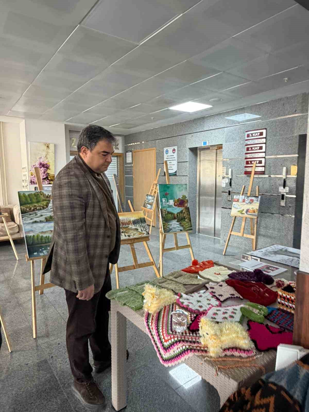 Huzurevinde Yaşlılar Haftası’na özel sergi
