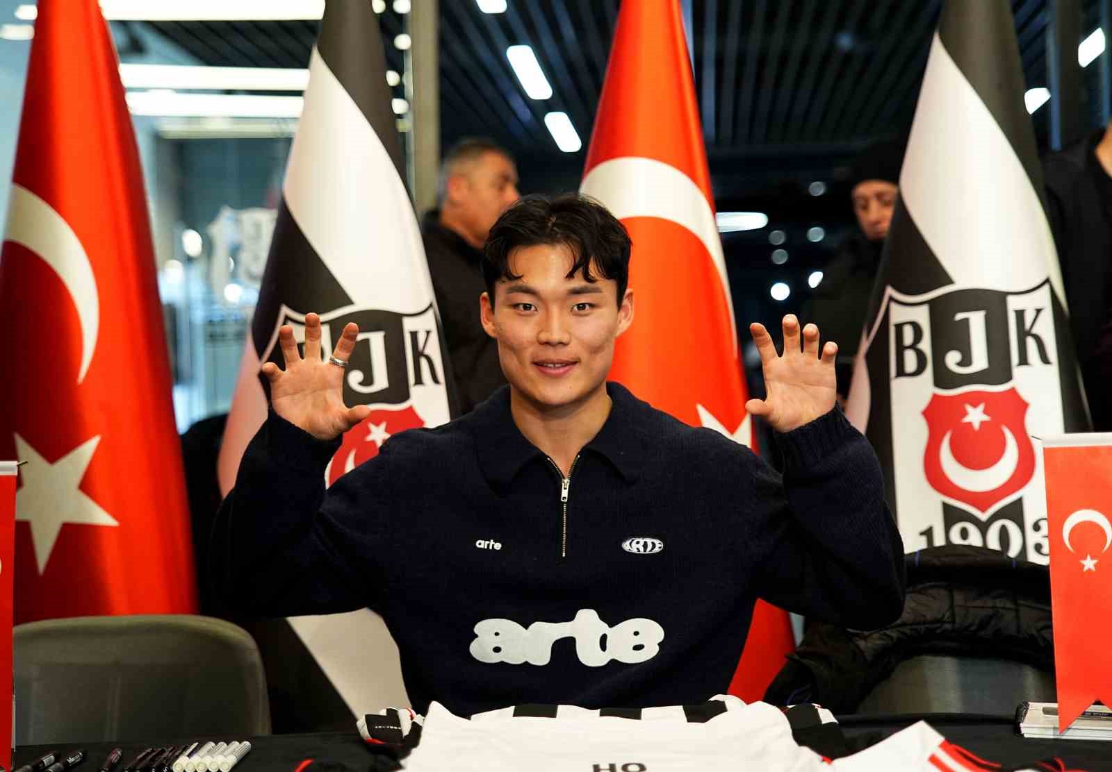 Hyeon-gyu Oh imza gününde taraftarlarla buluştu
