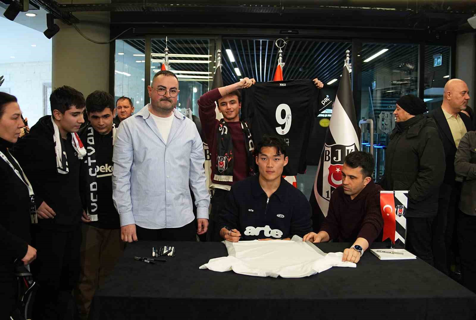 Hyeon-gyu Oh imza gününde taraftarlarla buluştu
