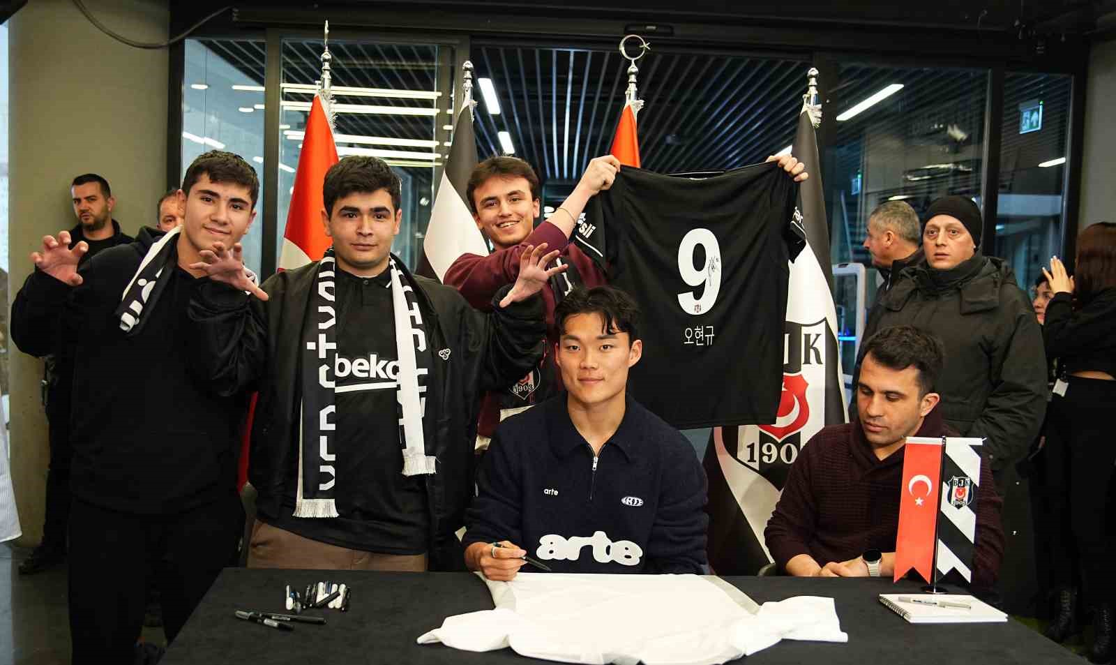 Hyeon-gyu Oh imza gününde taraftarlarla buluştu
