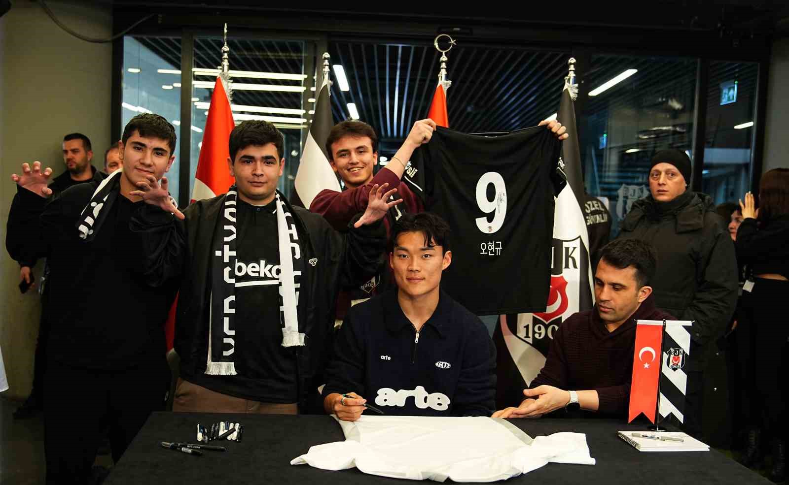 Hyeon-gyu Oh imza gününde taraftarlarla buluştu
