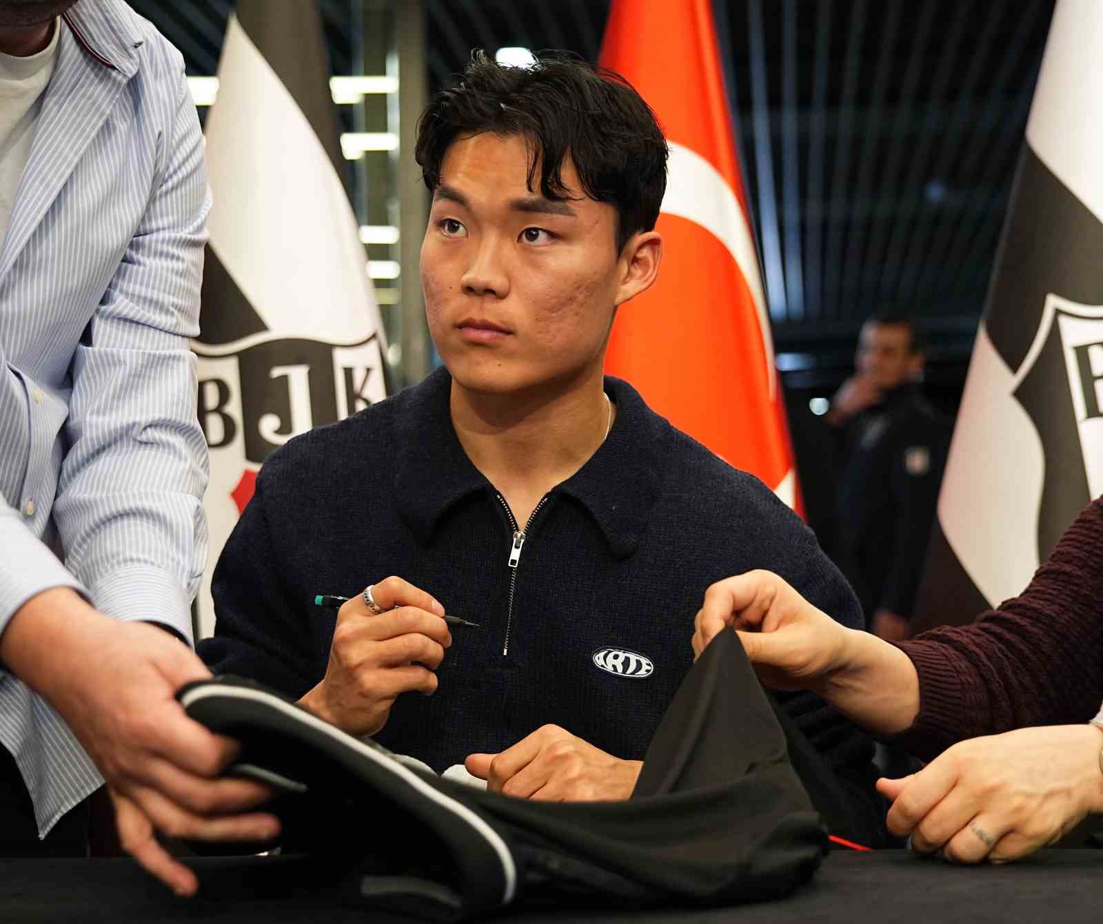 Hyeon-gyu Oh imza gününde taraftarlarla buluştu
