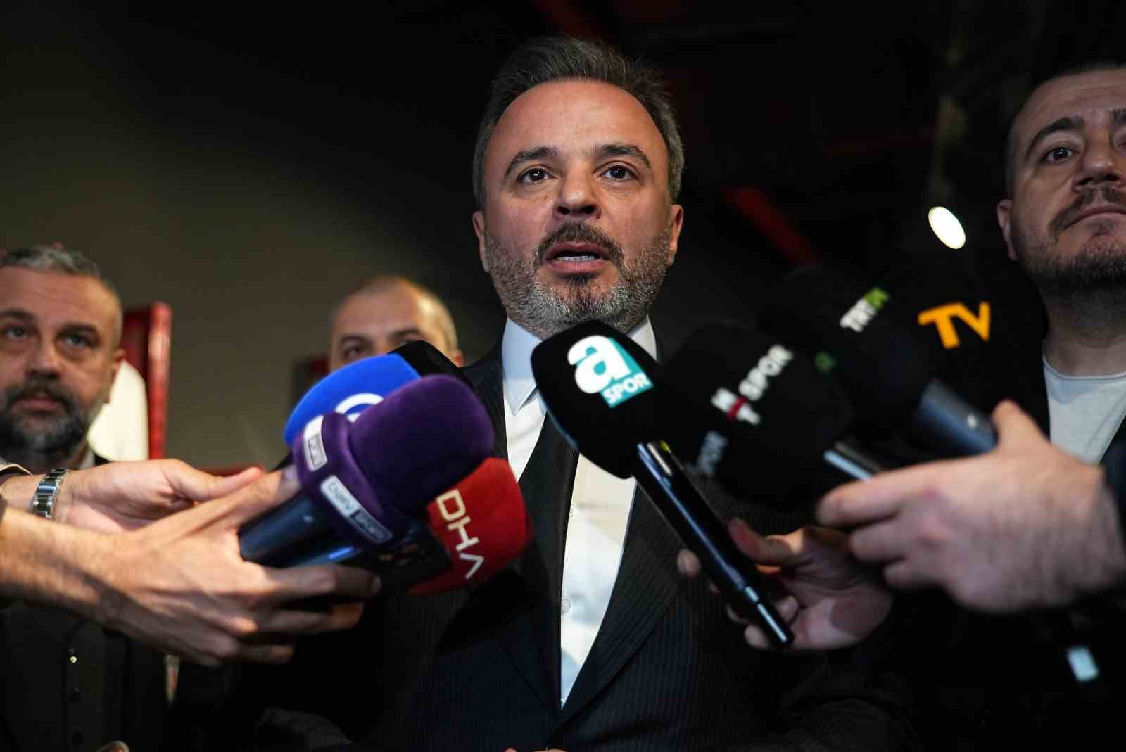 Hyeon-gyu Oh imza gününde taraftarlarla buluştu
