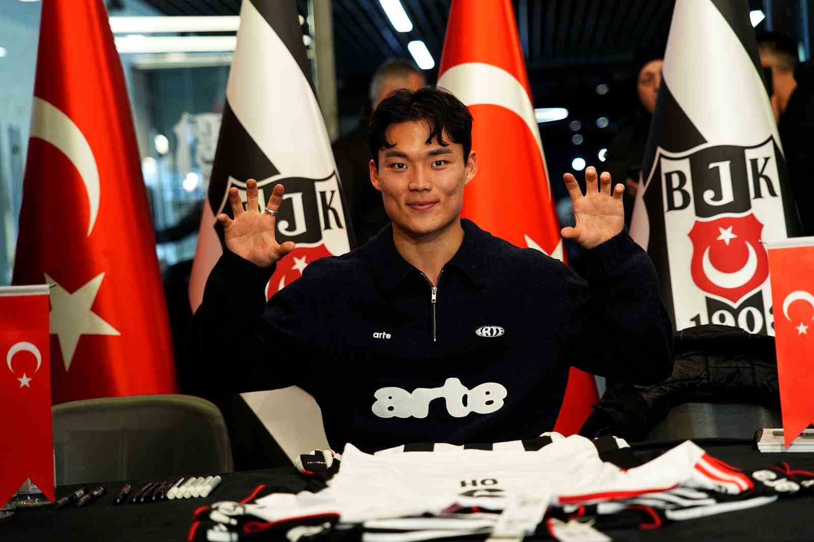 Hyeon-gyu Oh imza gününde taraftarlarla buluştu
