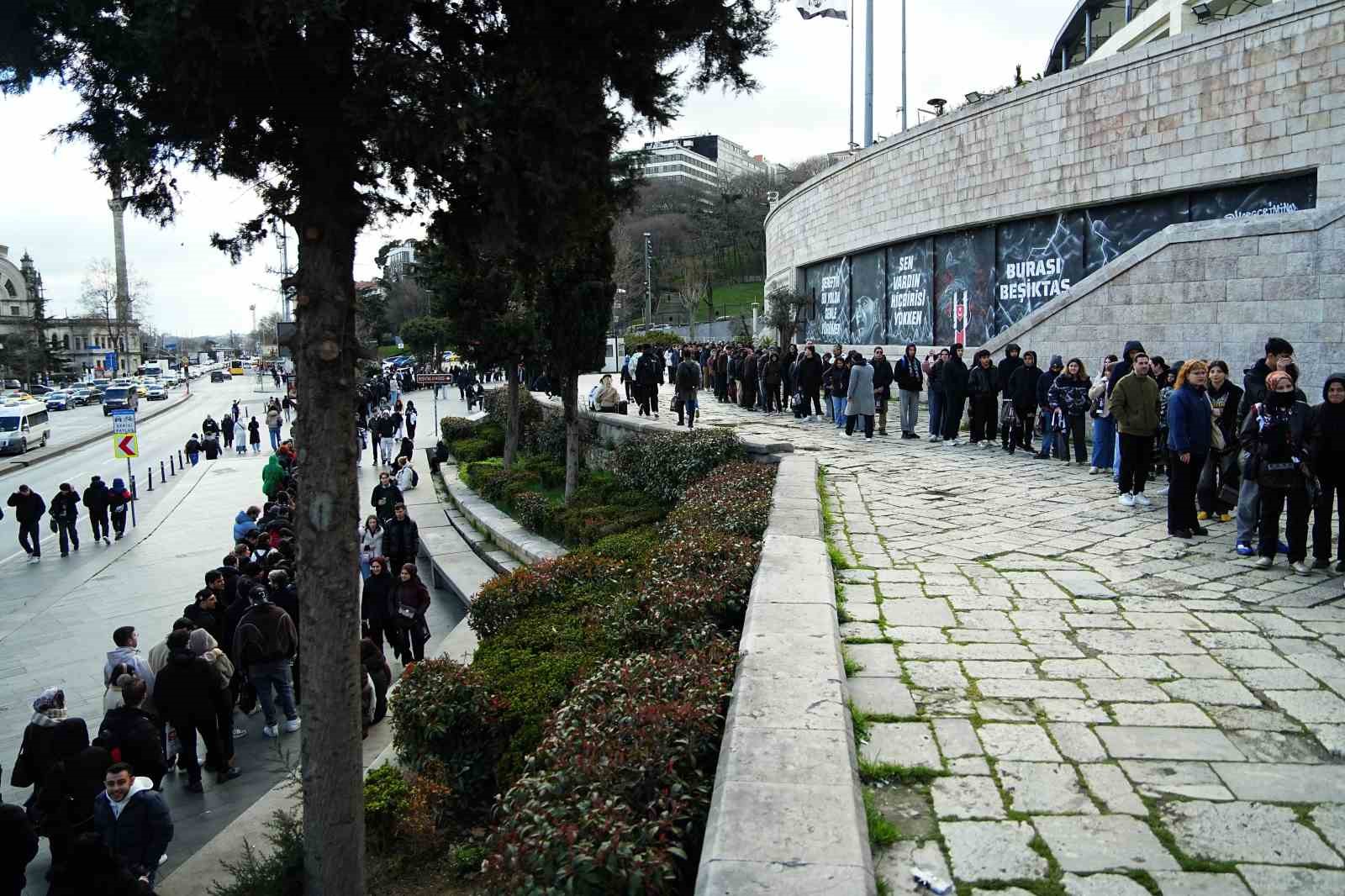 Hyeon-gyu Oh imza gününde taraftarlarla buluştu
